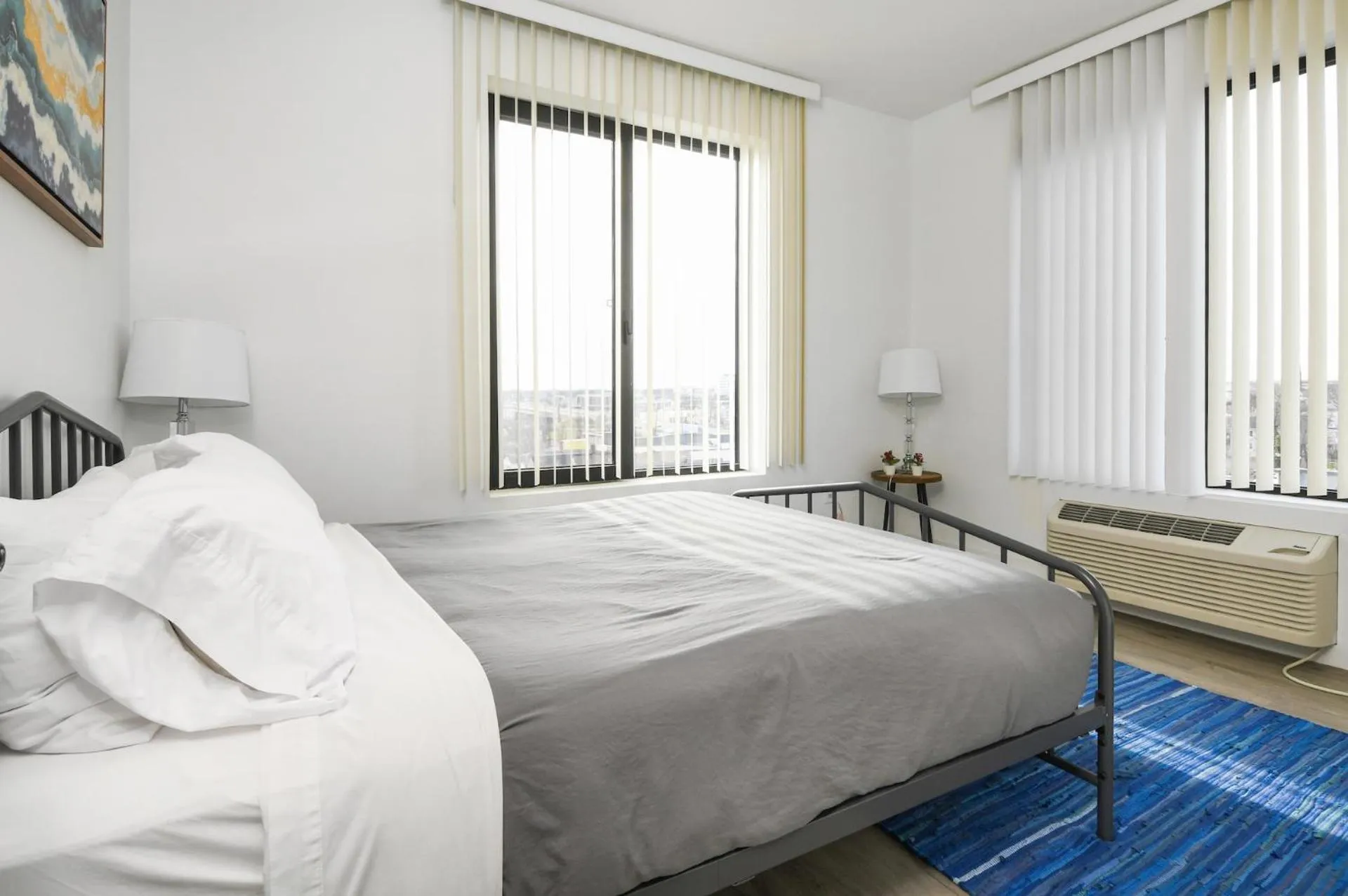 Bed in Luxury Apartments - Newark Int Airport - Evonify Stays