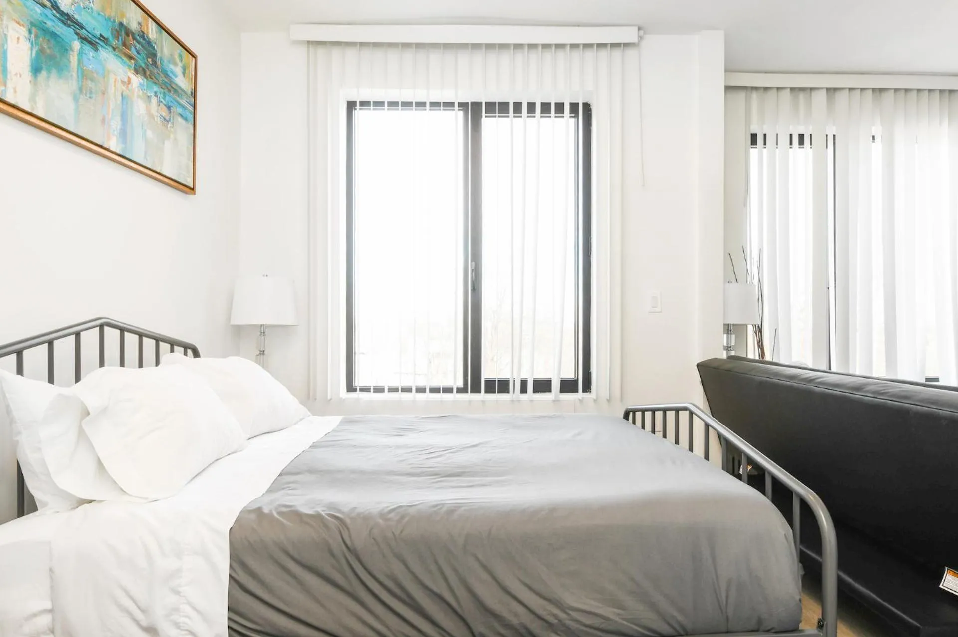 Bed in Luxury Apartments - Newark Int Airport - Evonify Stays