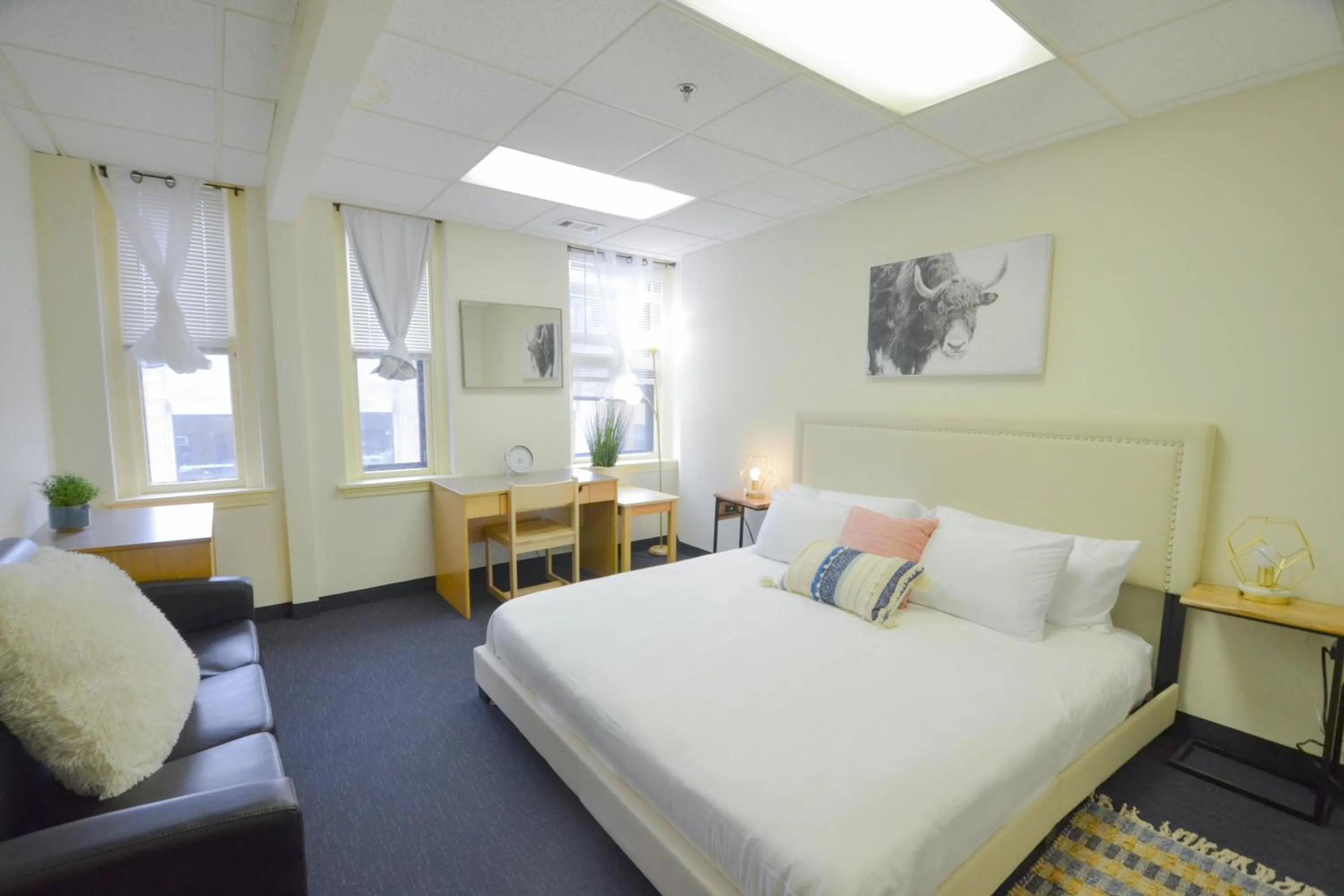 Photo of the whole room in Michie House in College Hill