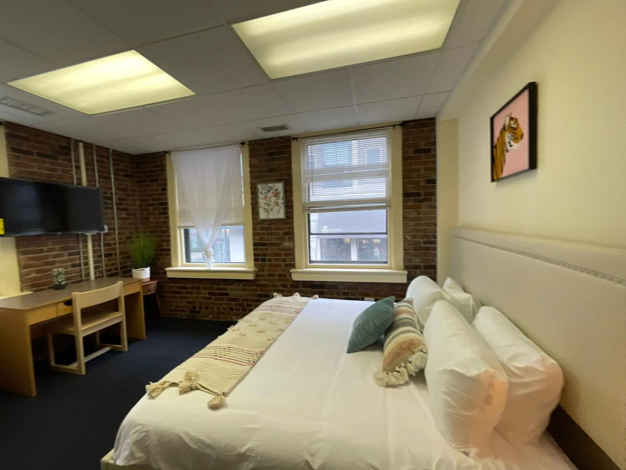 Photo of the whole room in Michie House in College Hill