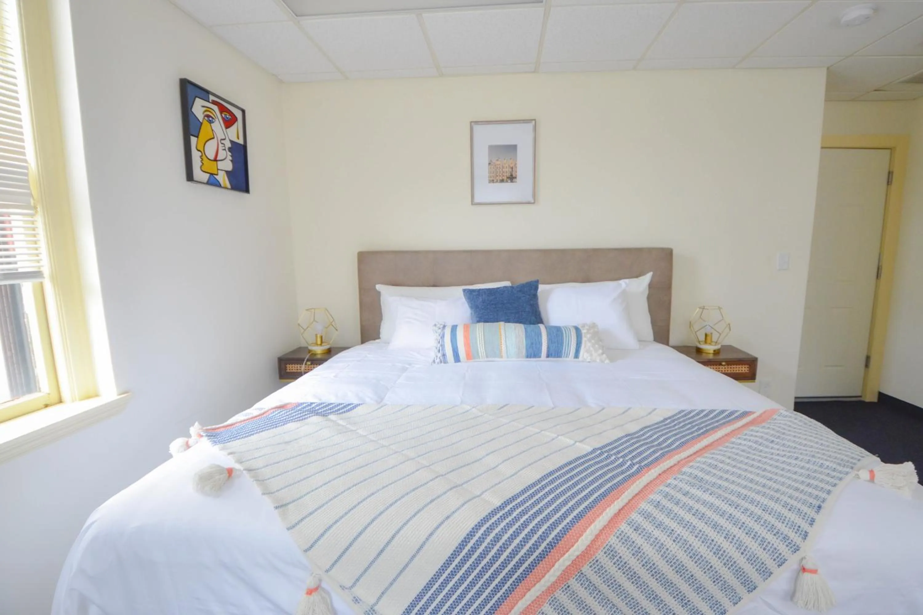 Photo of the whole room in Michie House in College Hill