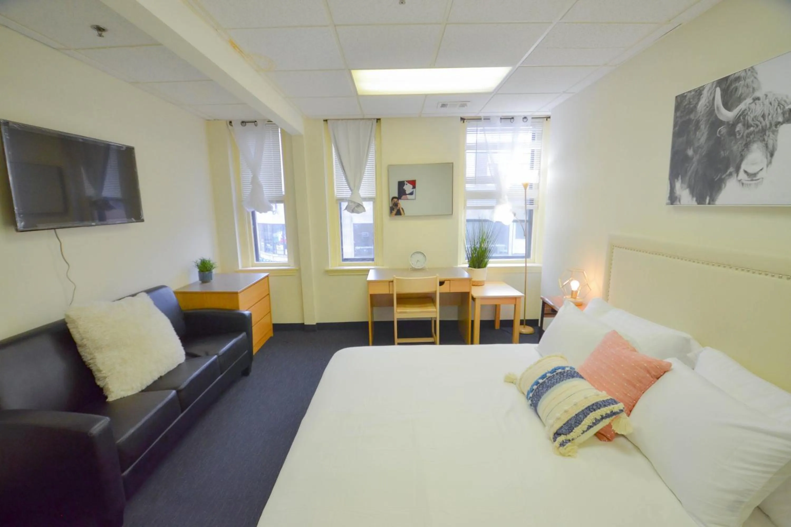 Photo of the whole room in Michie House in College Hill