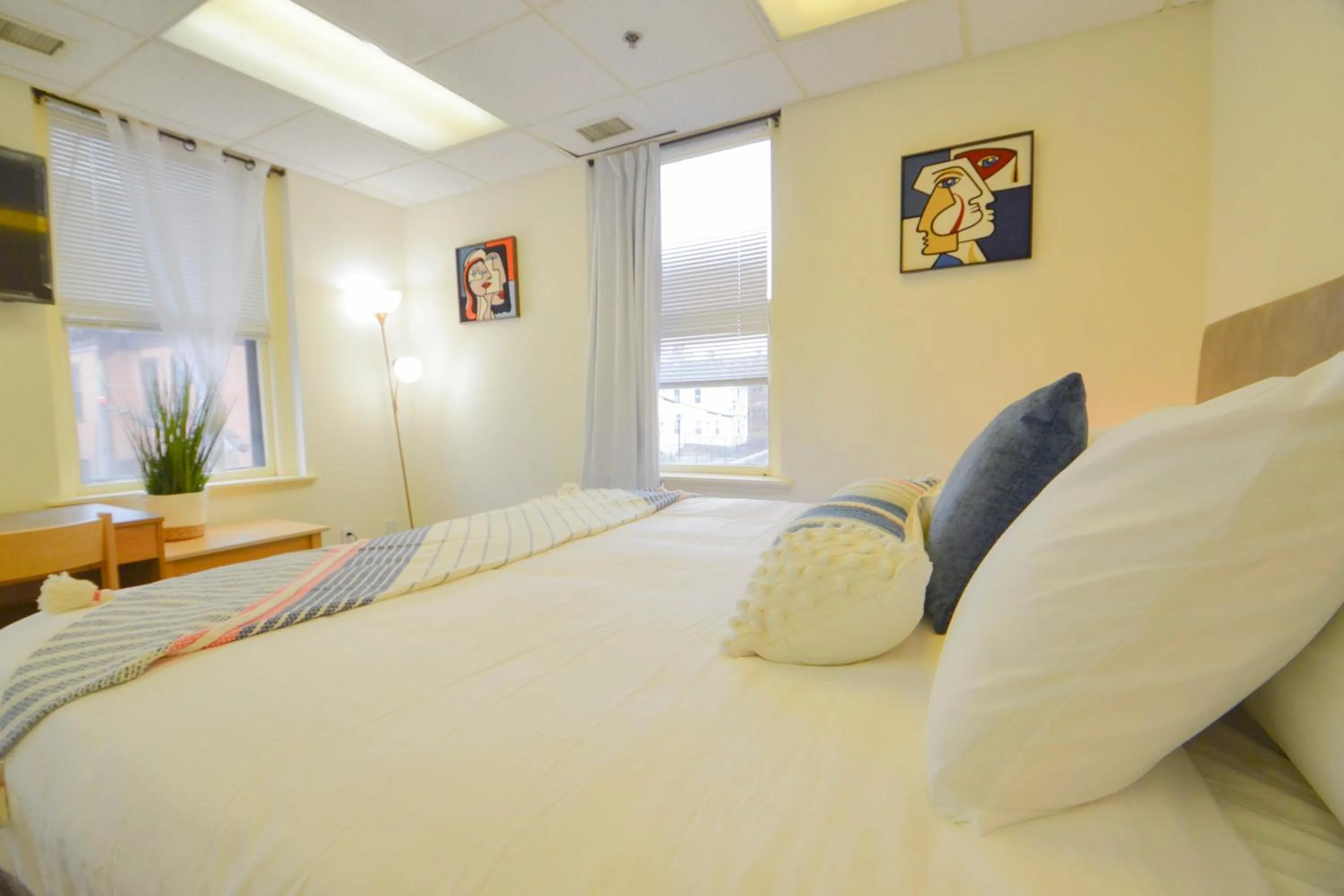 Photo of the whole room in Michie House in College Hill