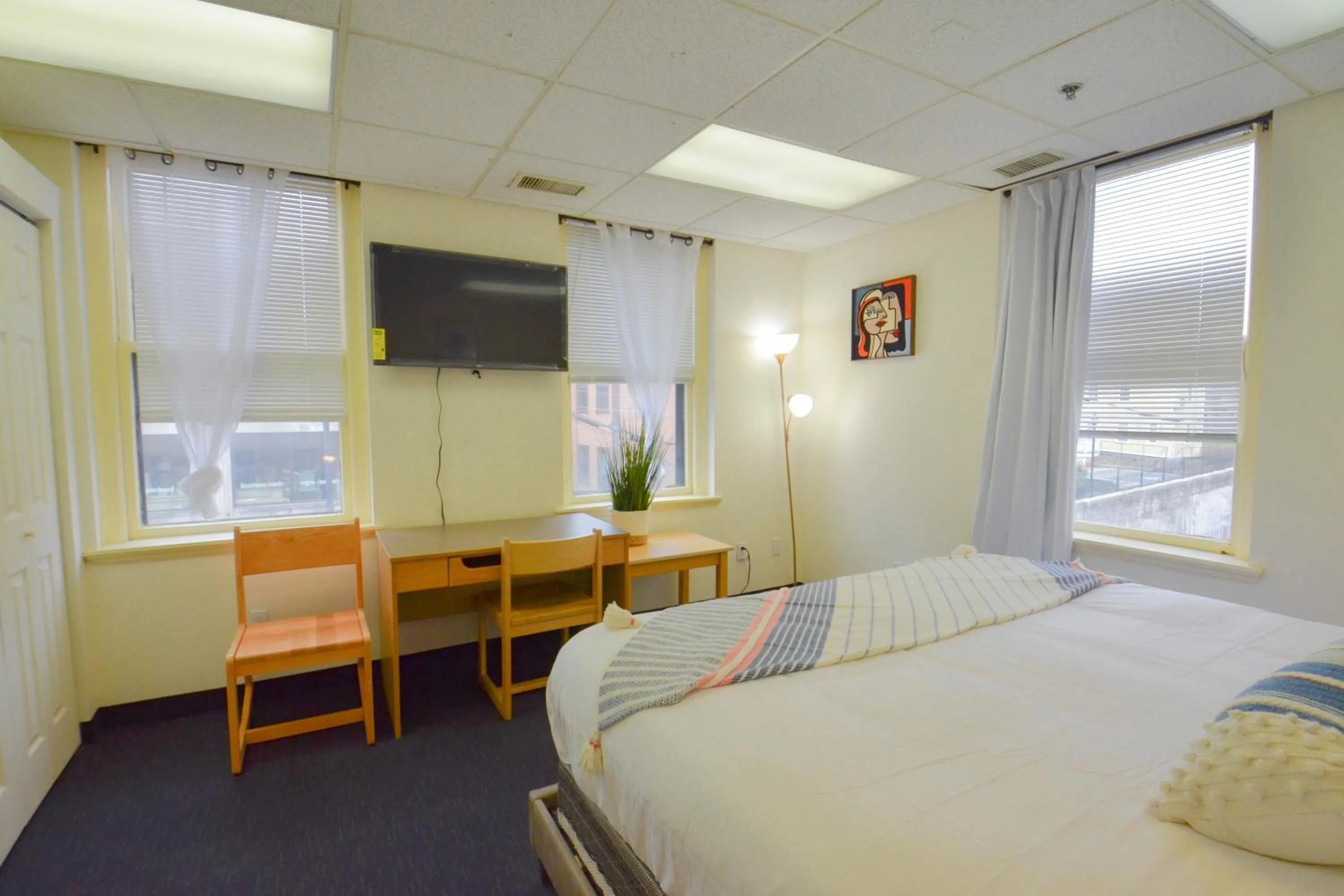 Photo of the whole room in Michie House in College Hill