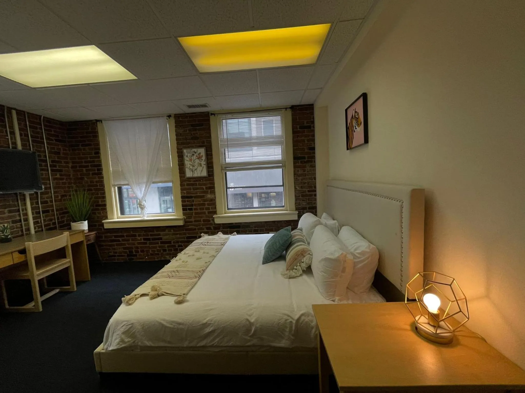 Photo of the whole room in Michie House in College Hill