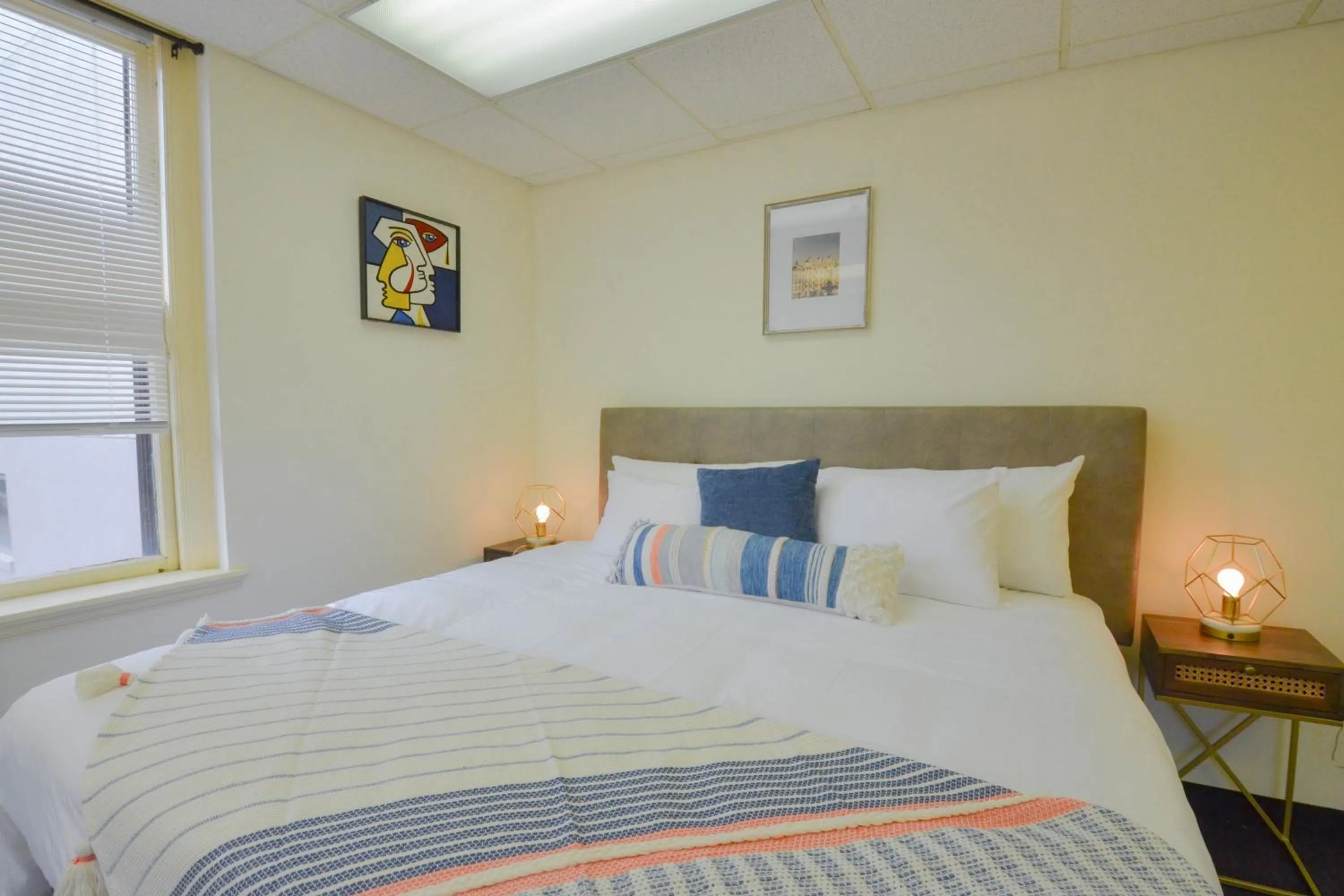 Photo of the whole room in Michie House in College Hill