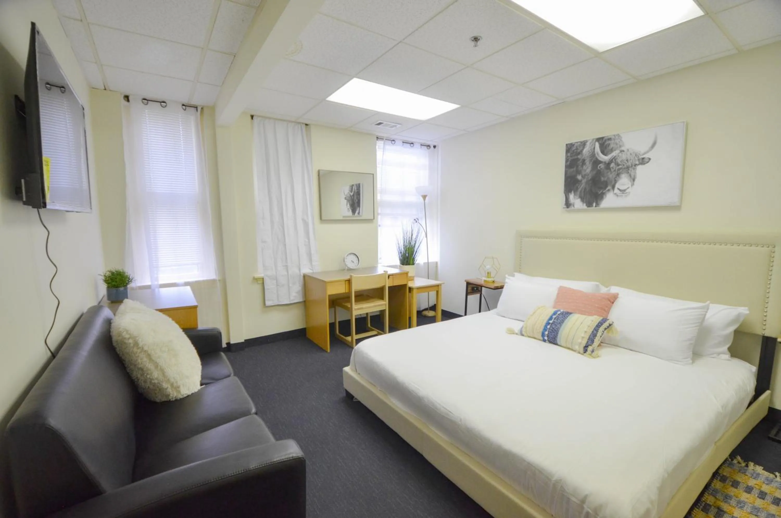 Photo of the whole room in Michie House in College Hill