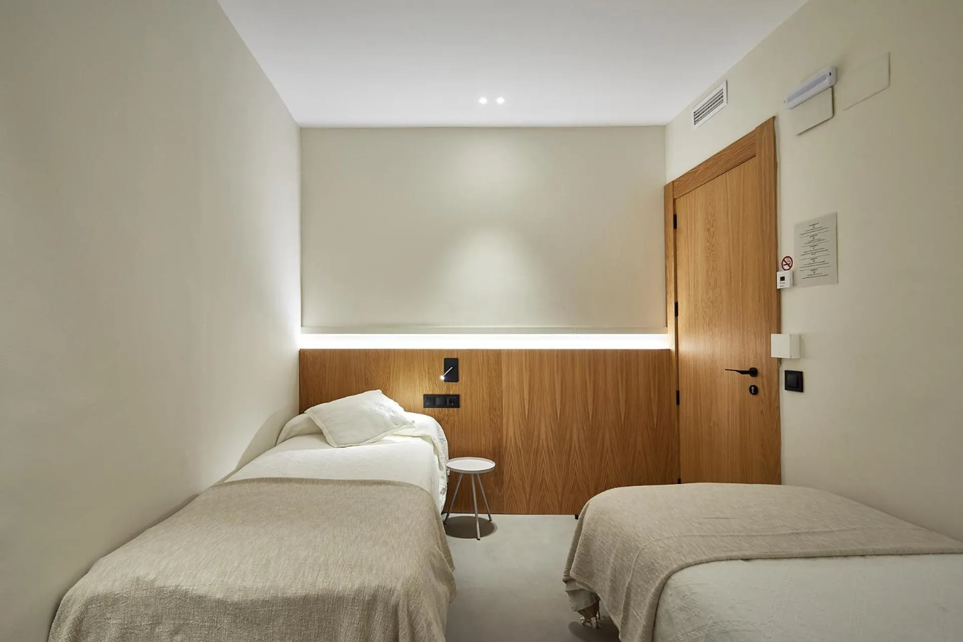 Bedroom, Bed in Ella Hostel Ramblas