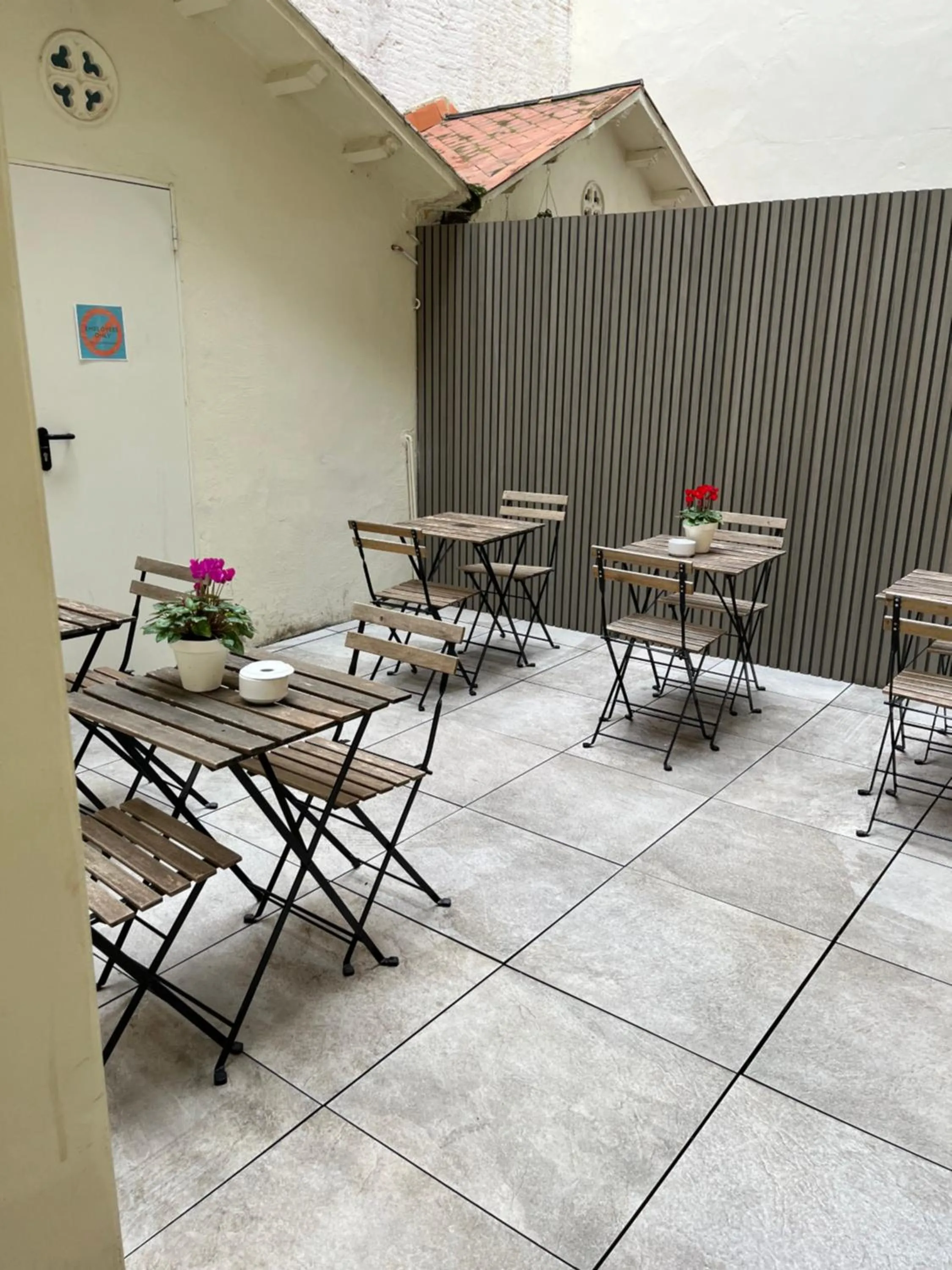 Patio in Ella Hostel Ramblas