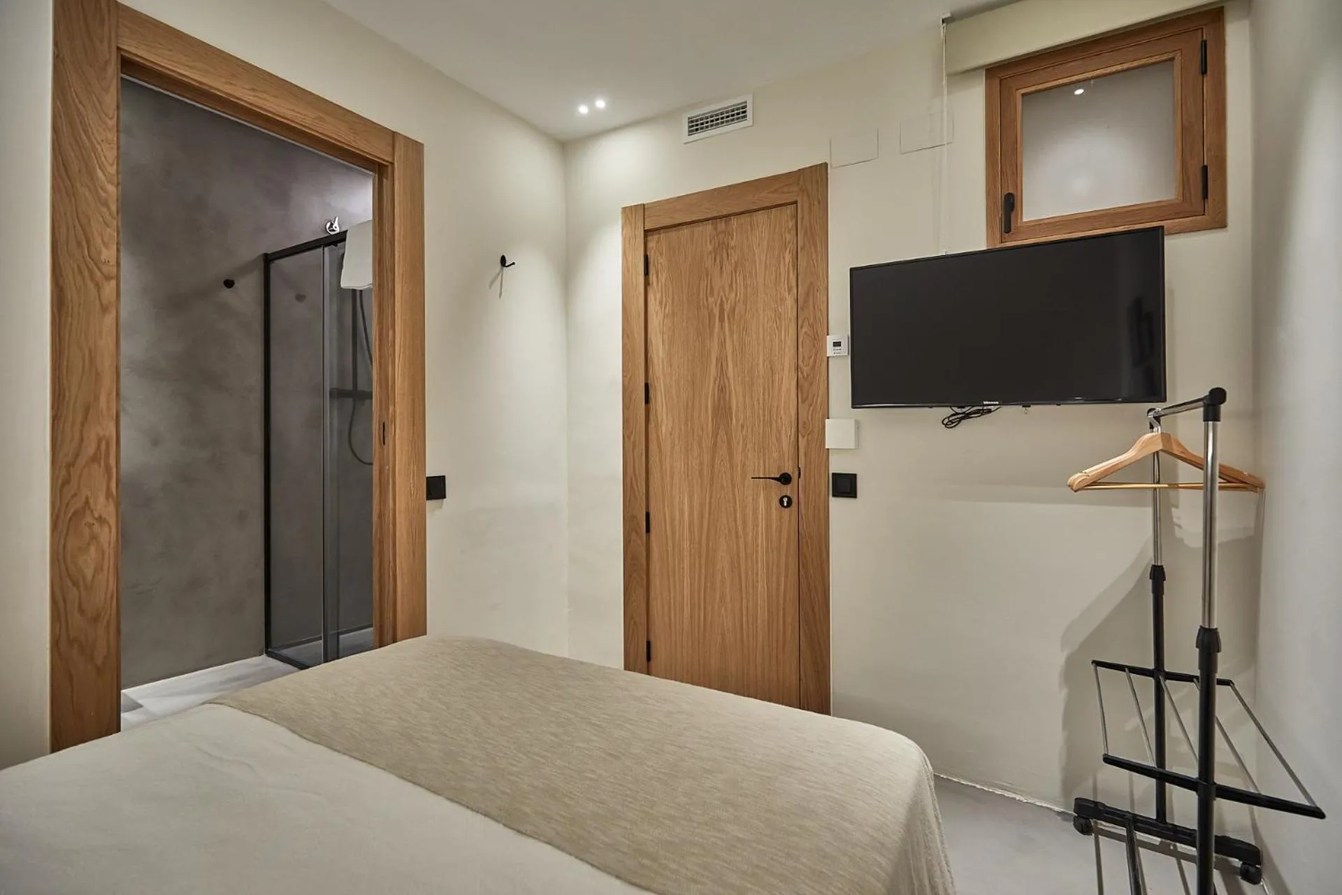 TV and multimedia, Bed in Ella Hostel Ramblas