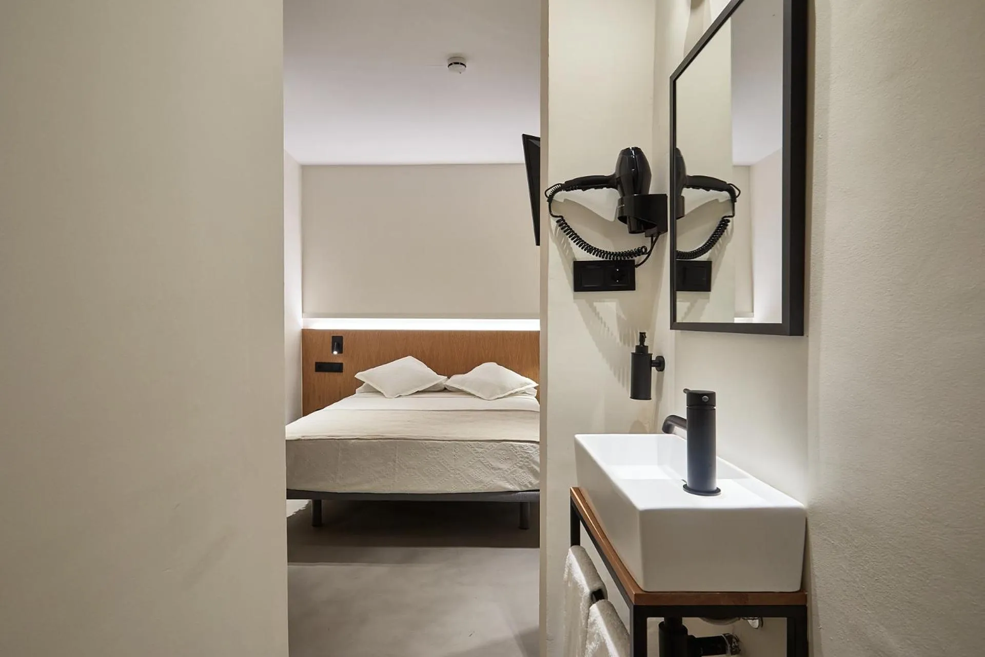 Photo of the whole room, Bed in Ella Hostel Ramblas