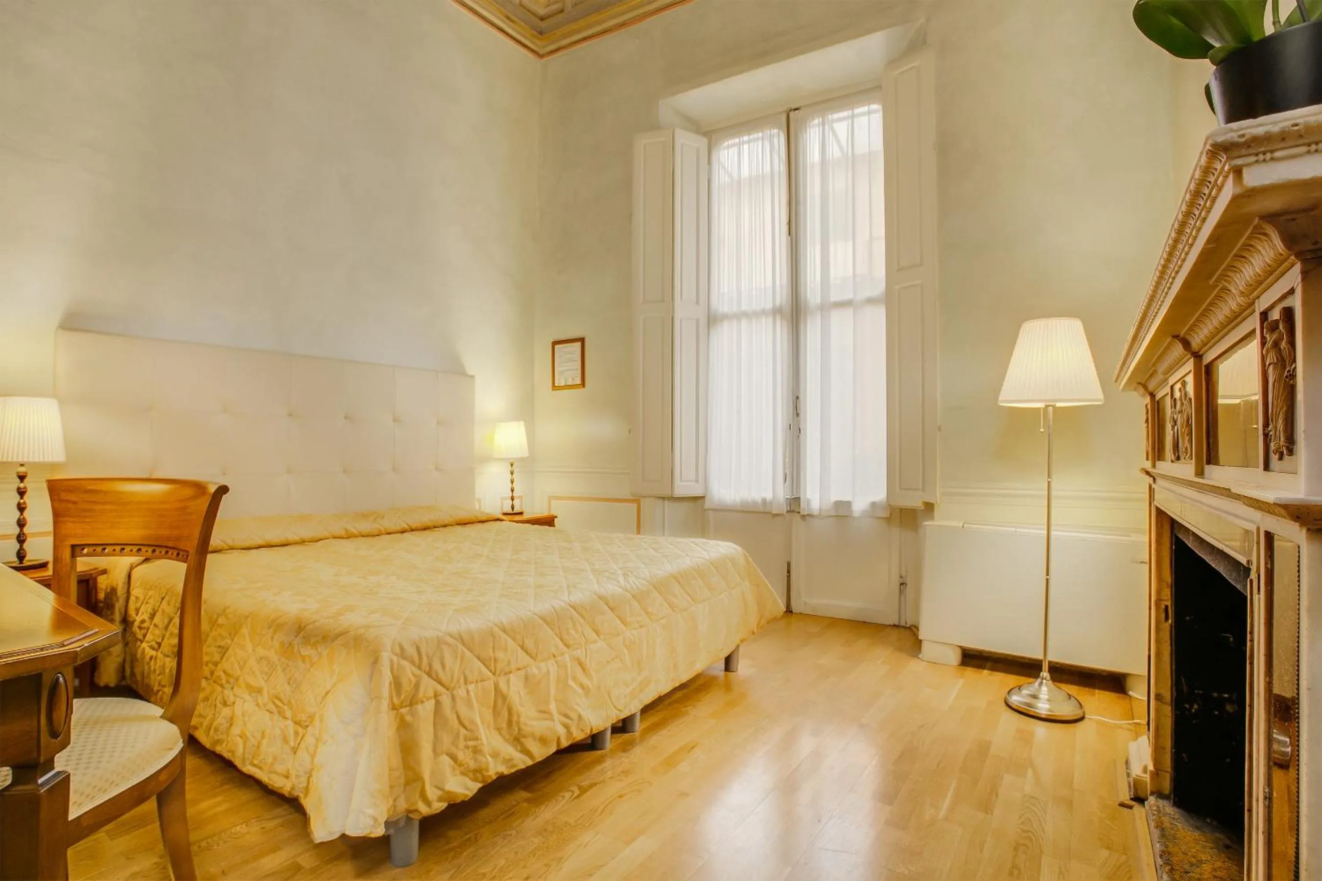 Bedroom in Hotel Bretagna Heritage - Alfieri Collezione