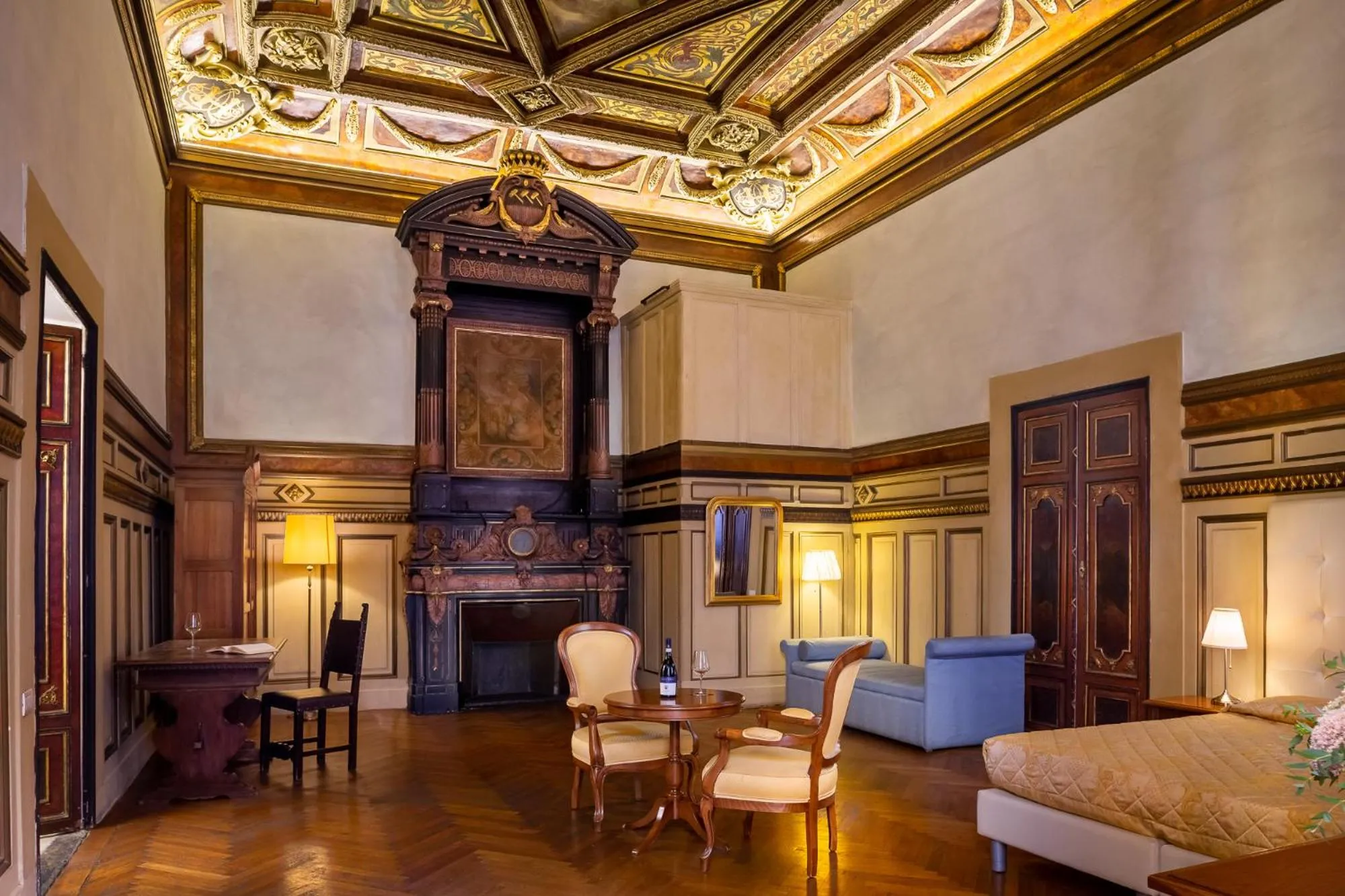 Photo of the whole room in Hotel Bretagna Heritage - Alfieri Collezione