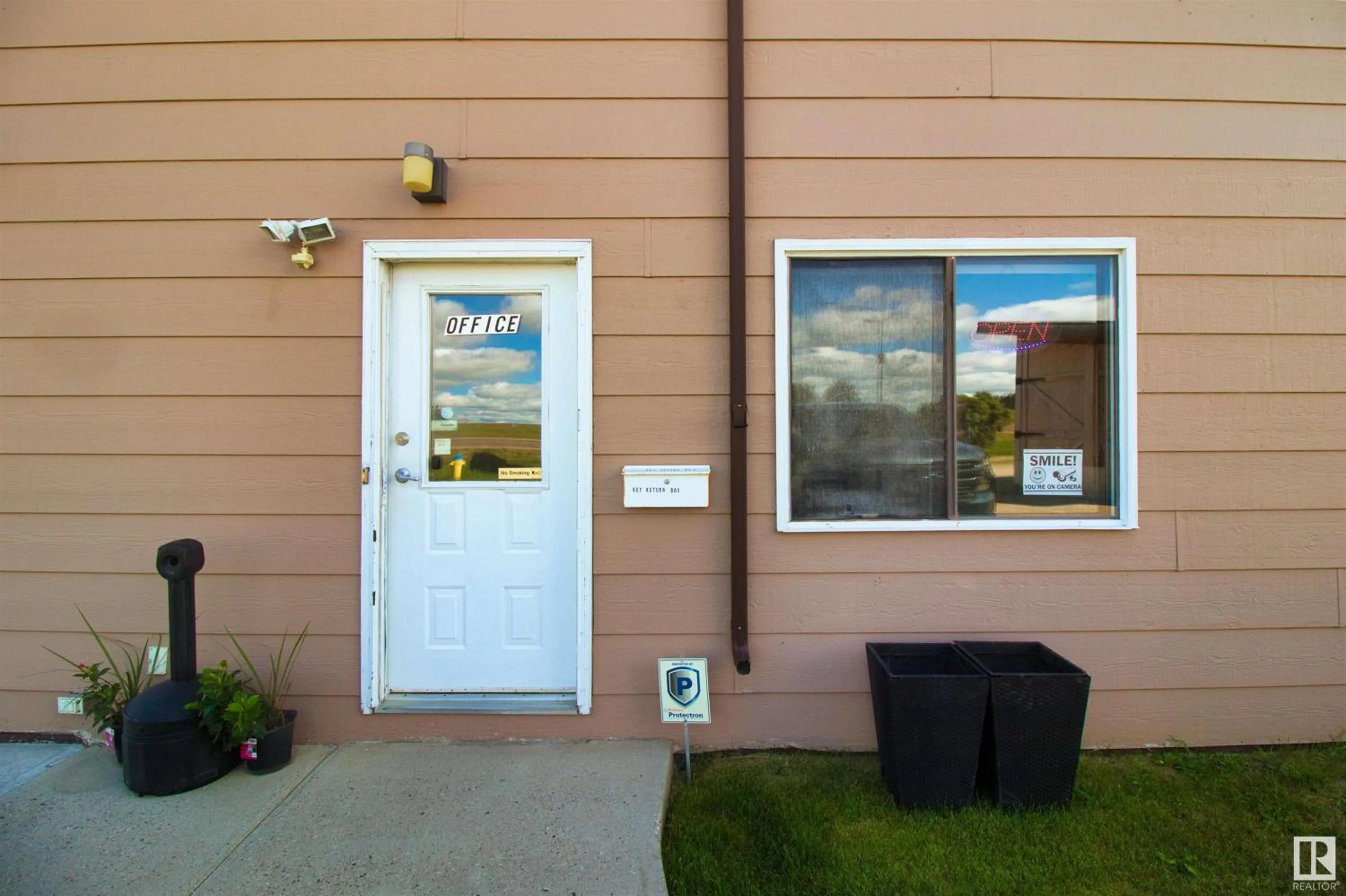 Property building in Kings Court Motel