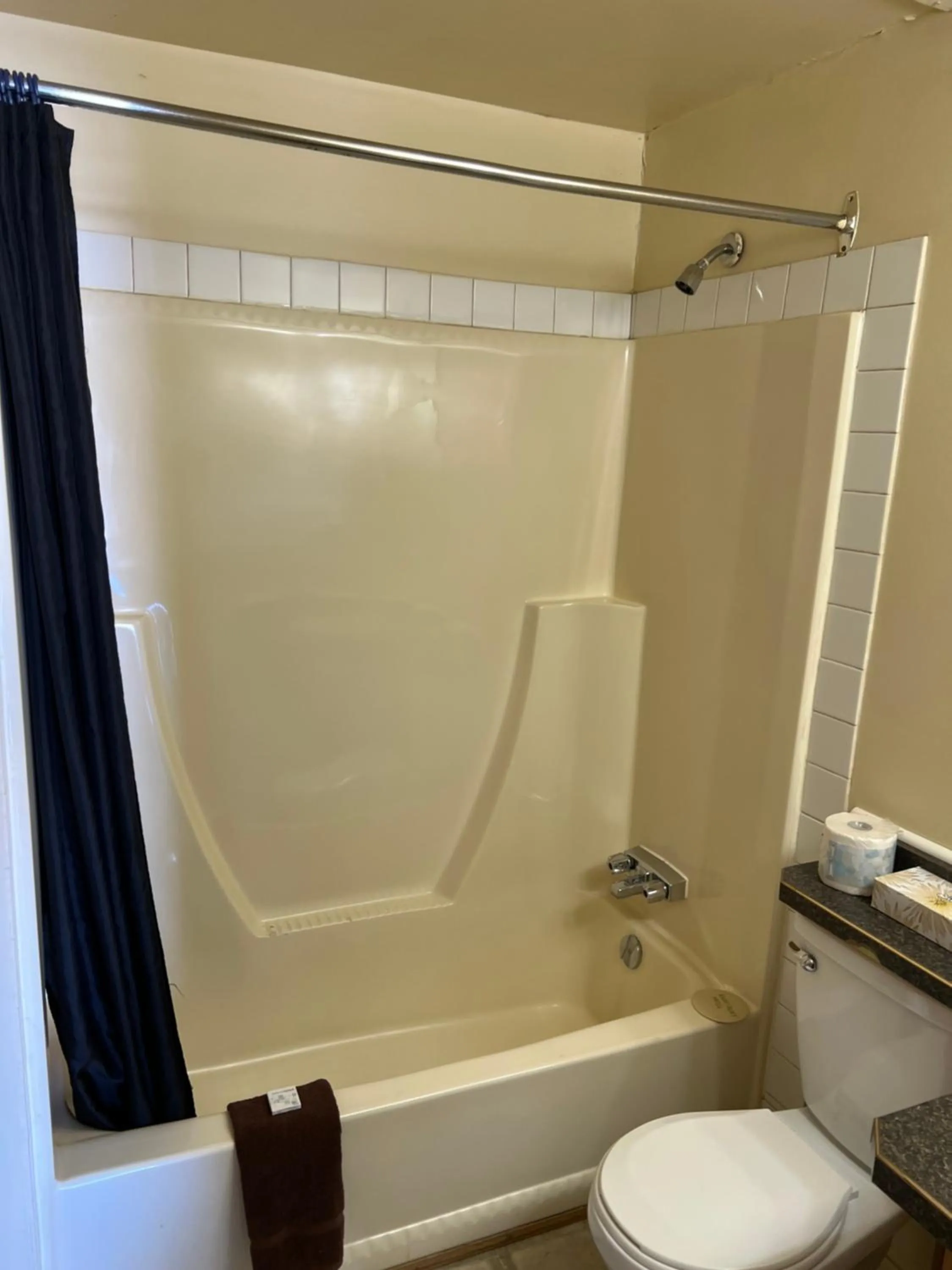 Bathroom in Kings Court Motel