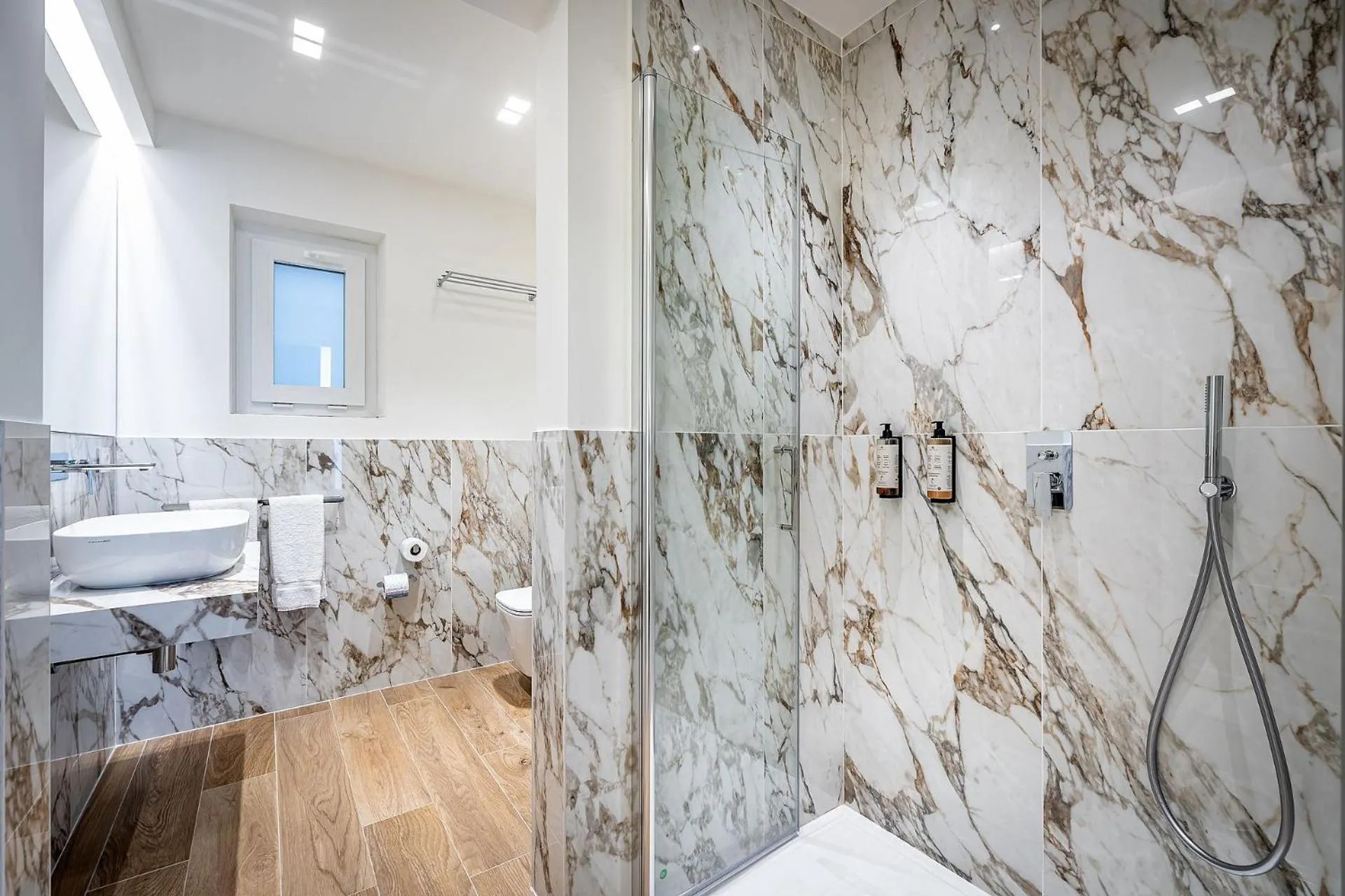 Shower in Hotel Ungherese Small Luxury Hotel