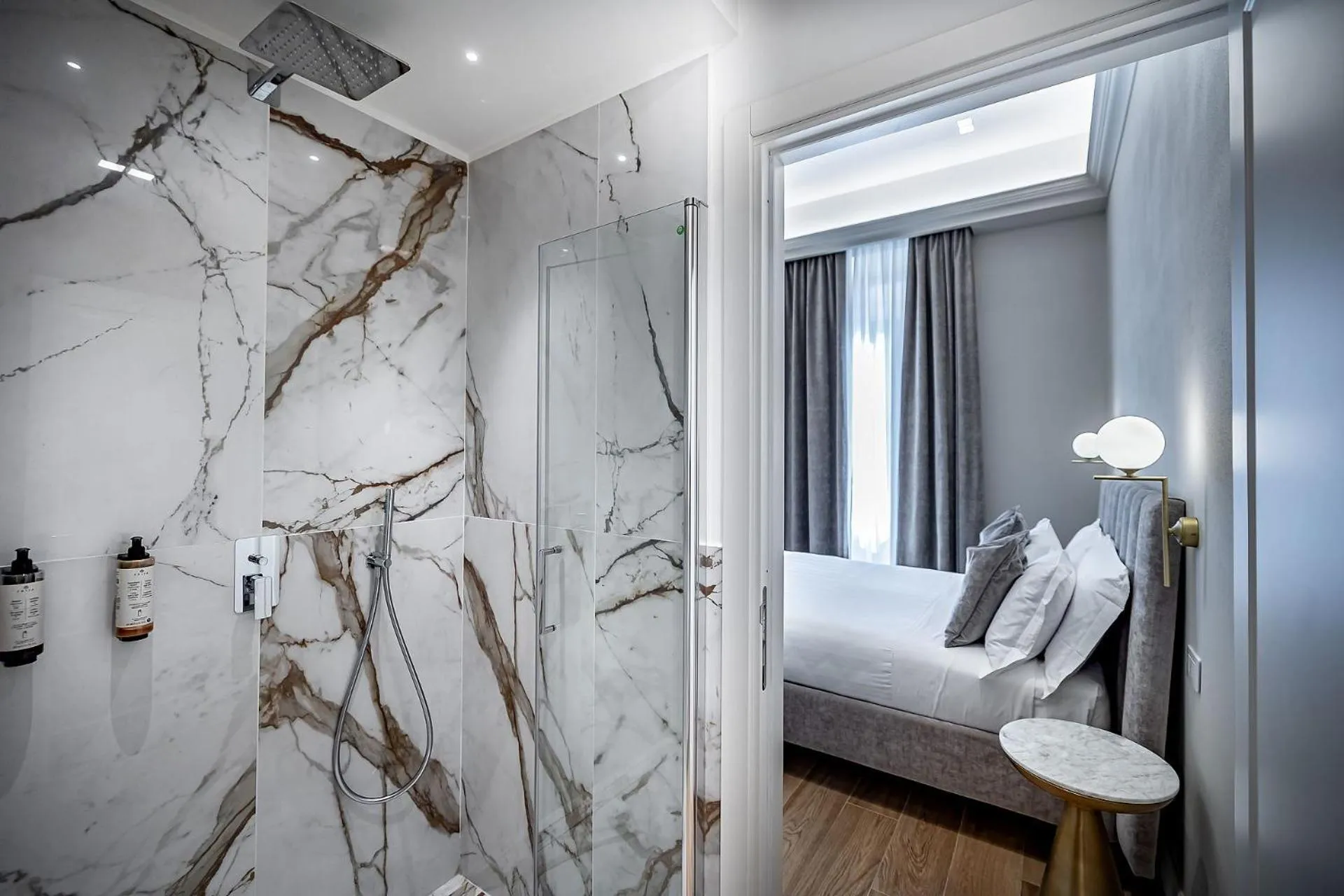 Shower, Bed in Hotel Ungherese Small Luxury Hotel