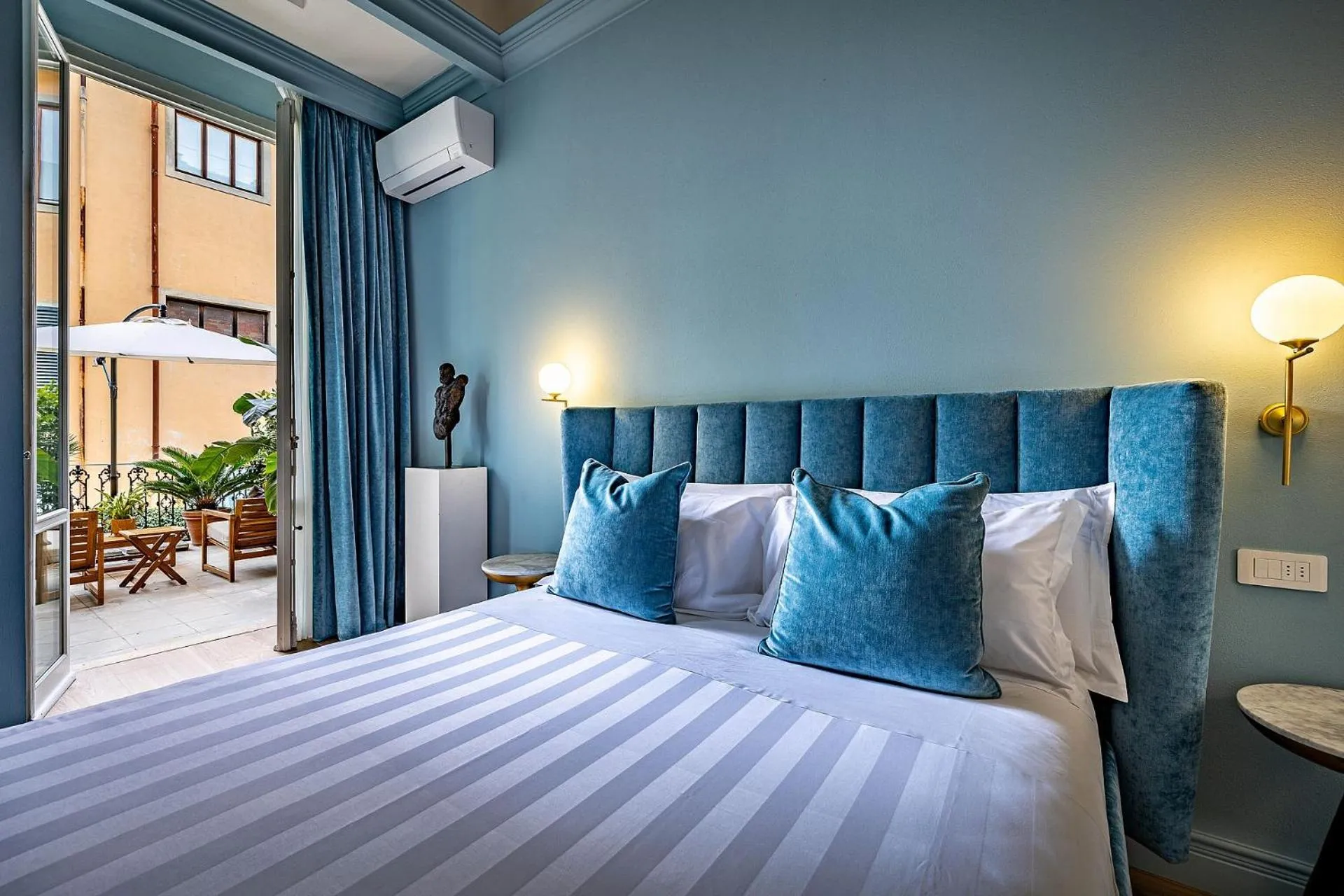 Photo of the whole room, Bed in Hotel Ungherese Small Luxury Hotel