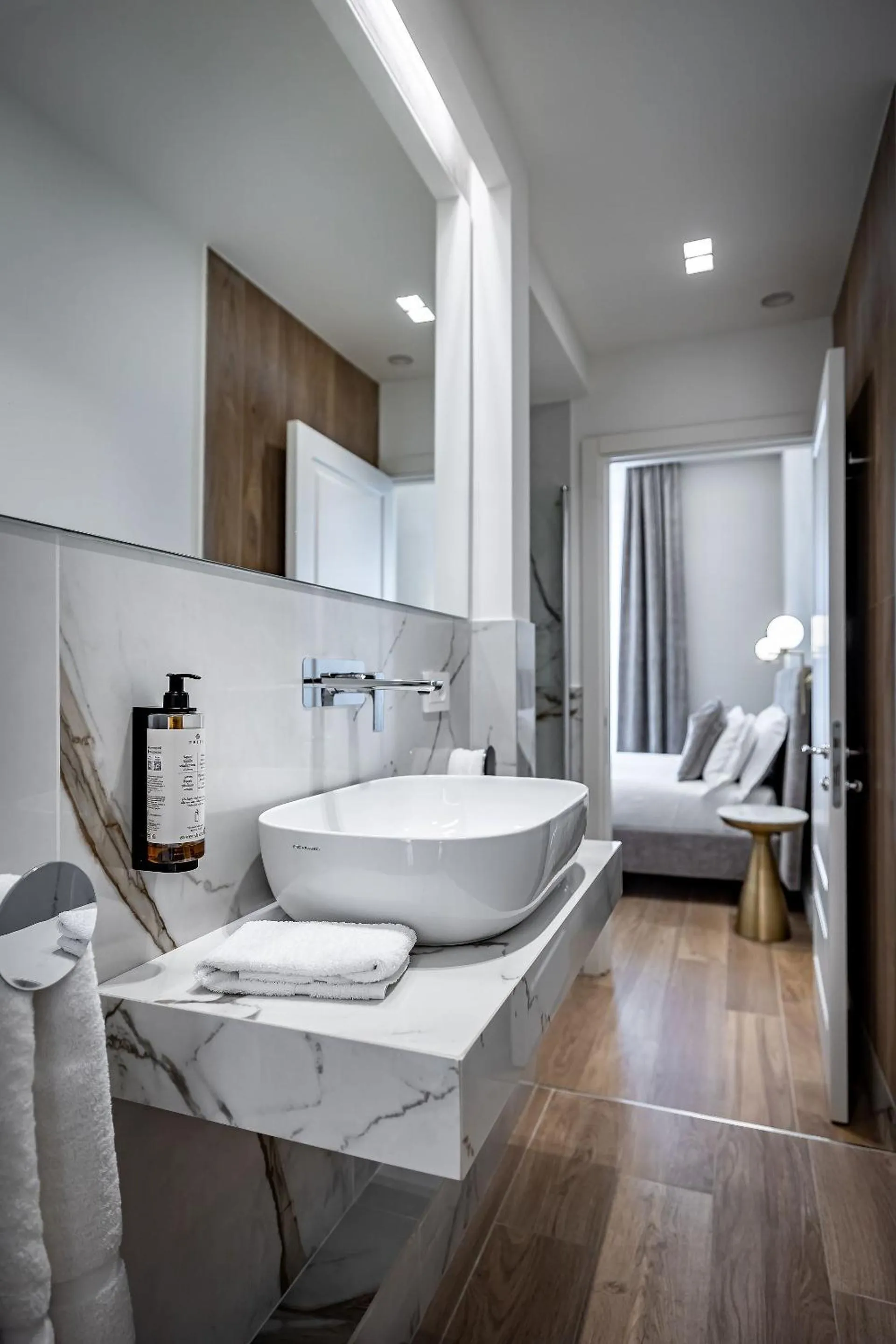 Bathroom, Bed in Hotel Ungherese Small Luxury Hotel