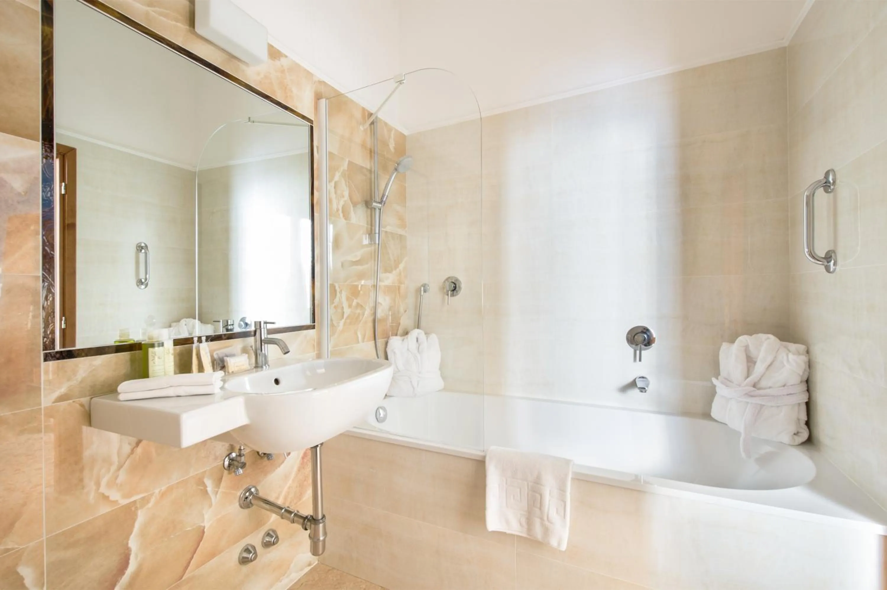 Shower in Hotel Silla