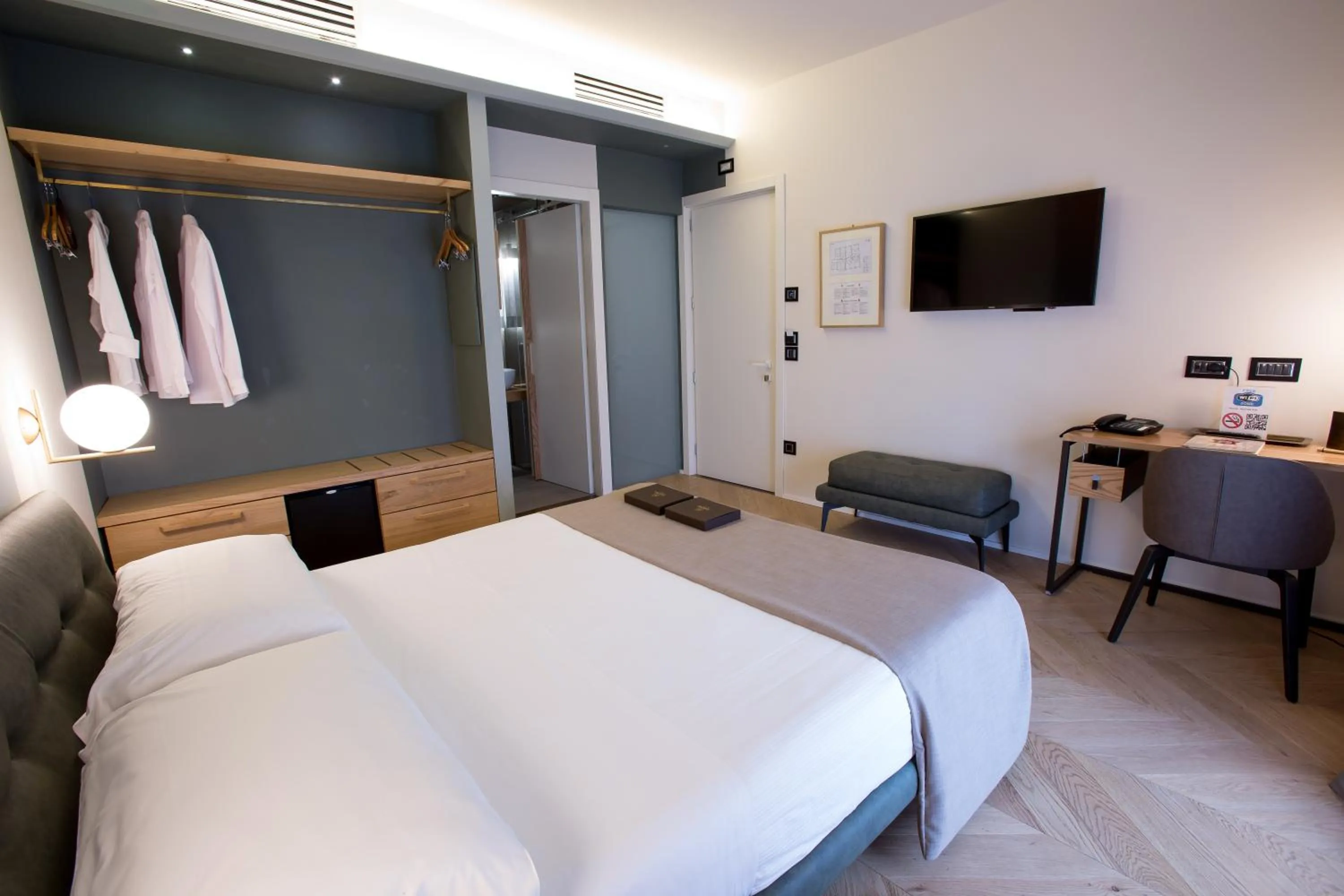 Photo of the whole room, Bed in Hotel Silla