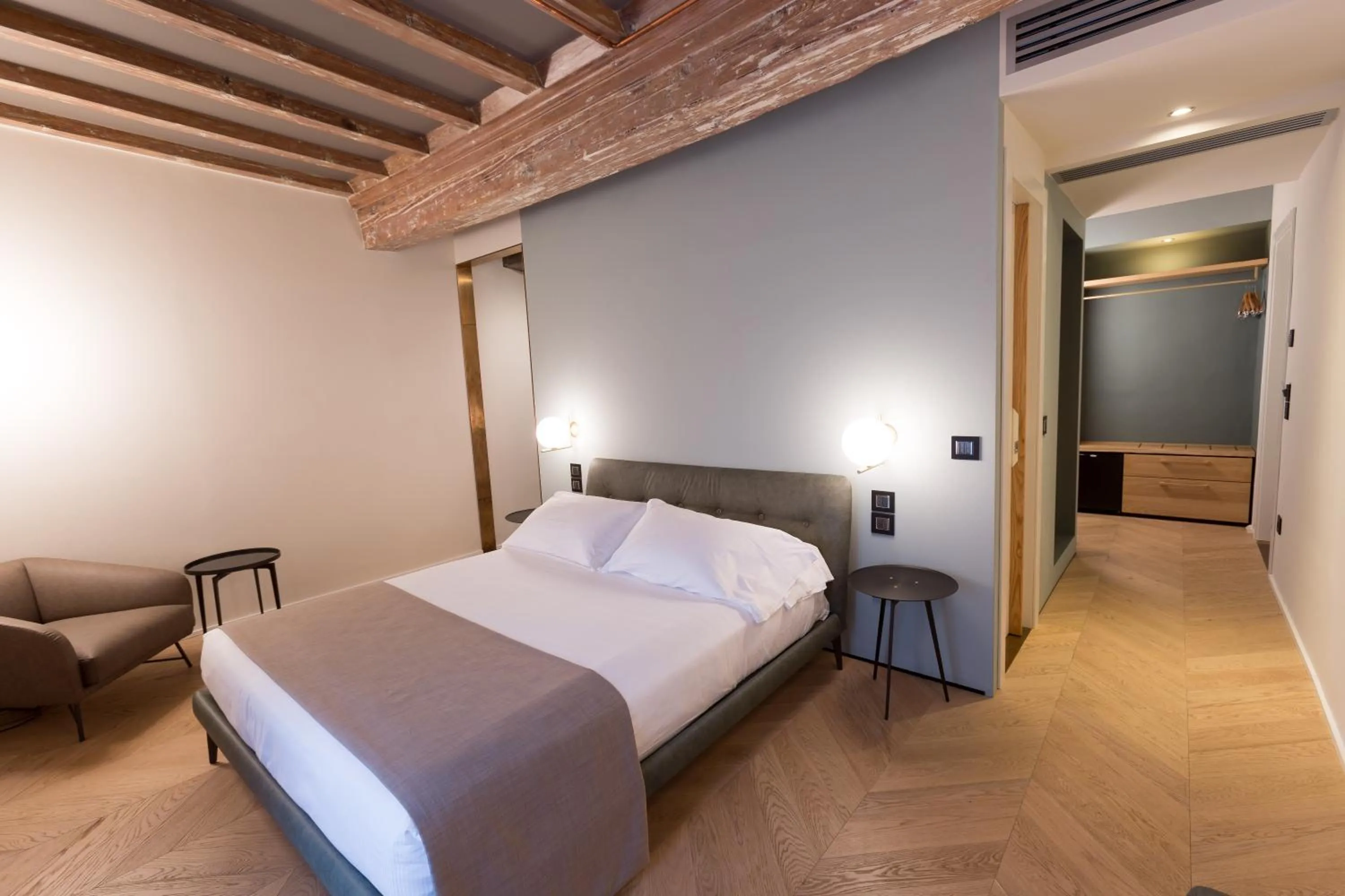 Photo of the whole room, Bed in Hotel Silla