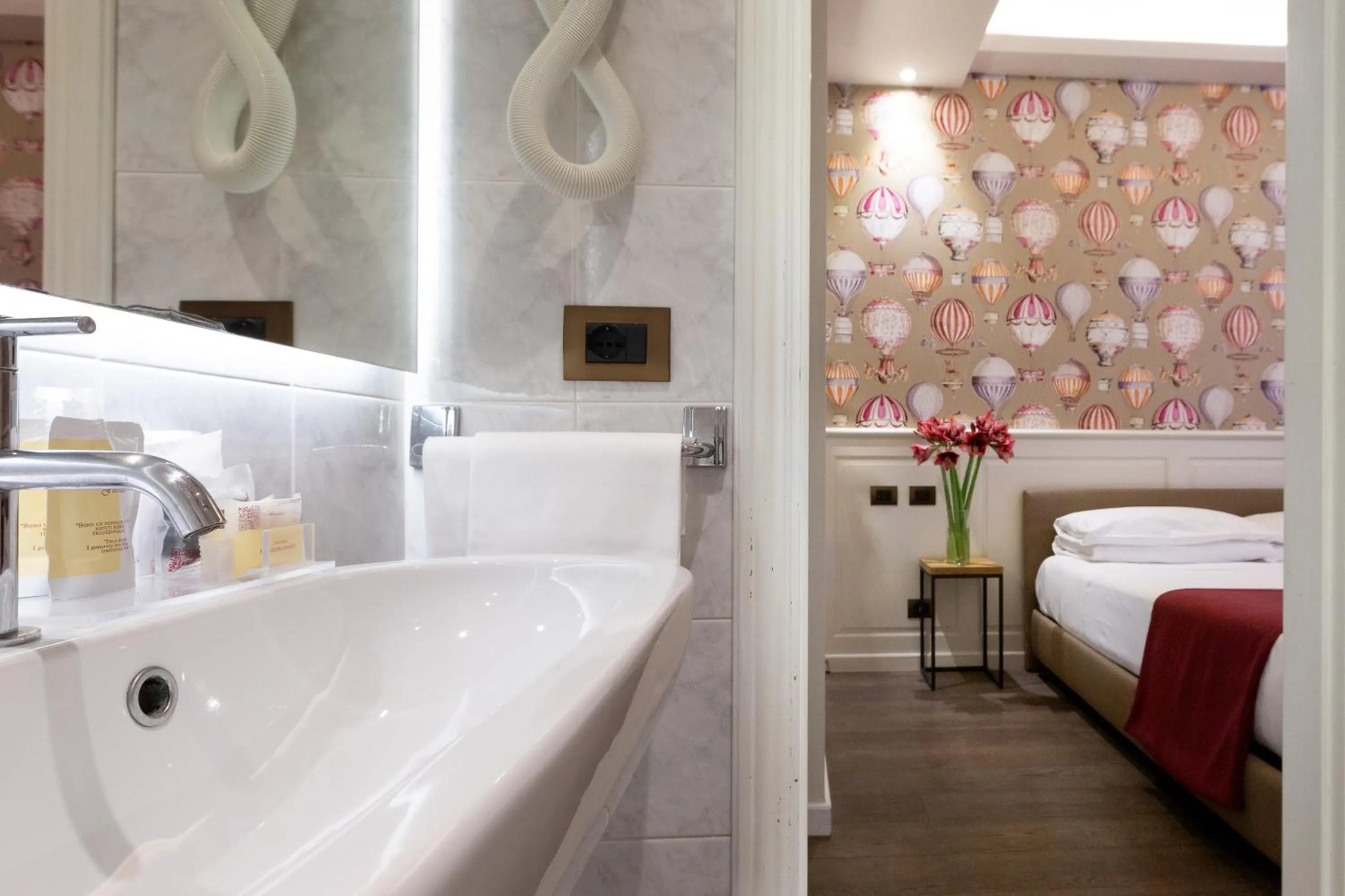 Photo of the whole room, Bed in Hotel Silla