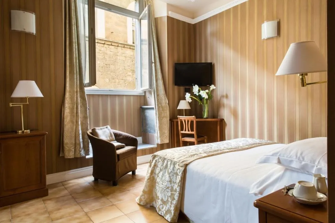 Photo of the whole room, Bed in Hotel Silla