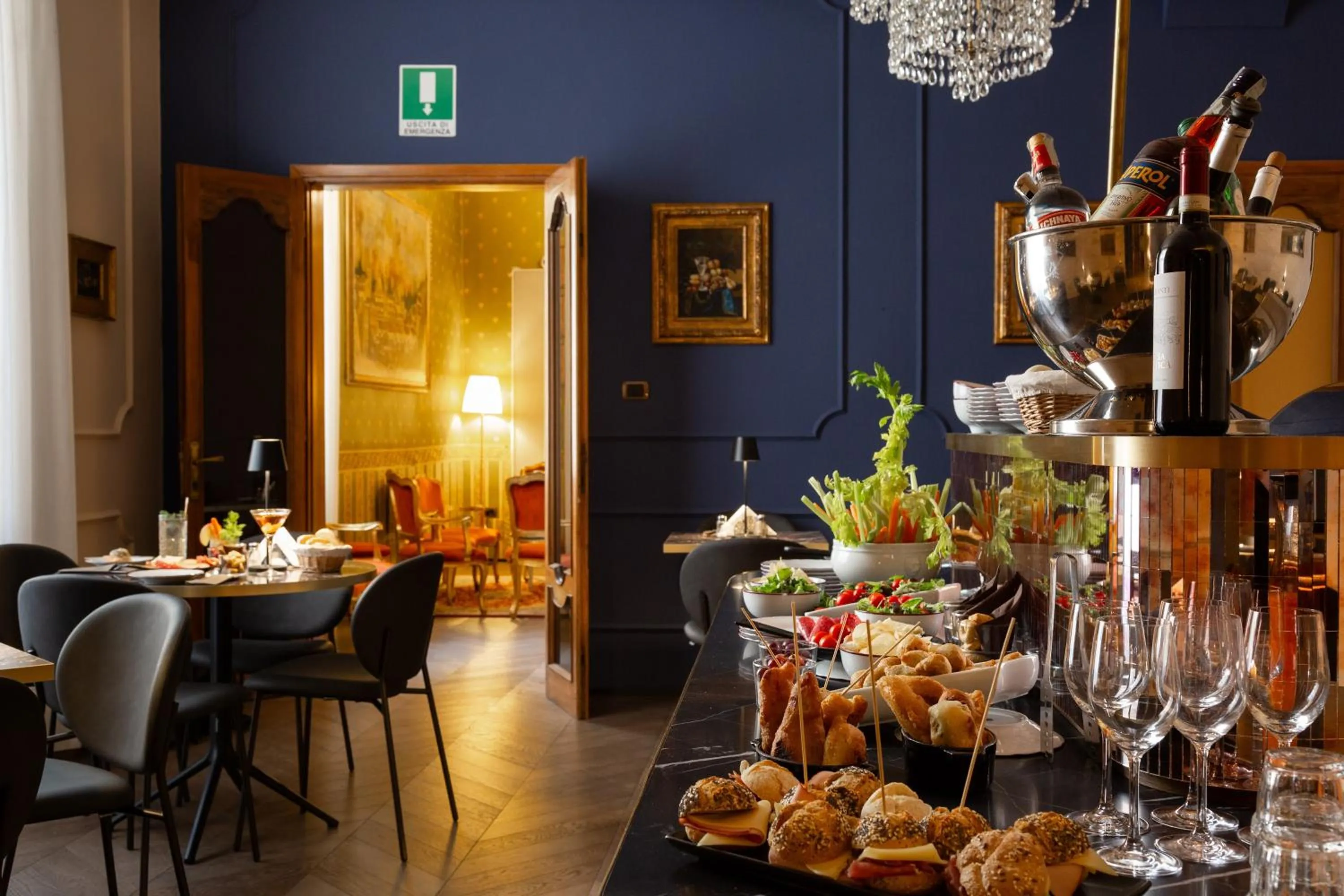 Restaurant/places to eat in Hotel Silla