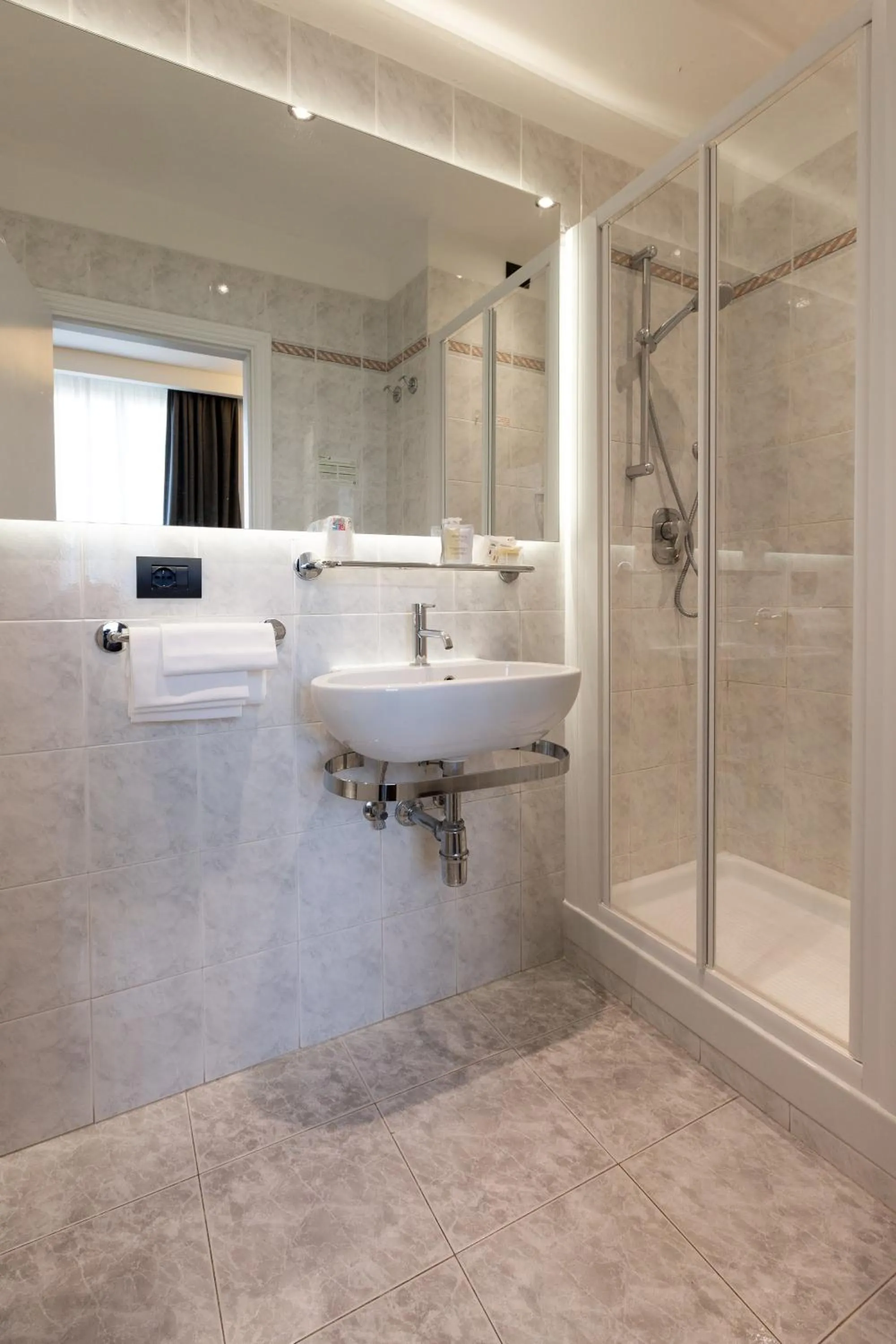 Bathroom in Hotel Silla