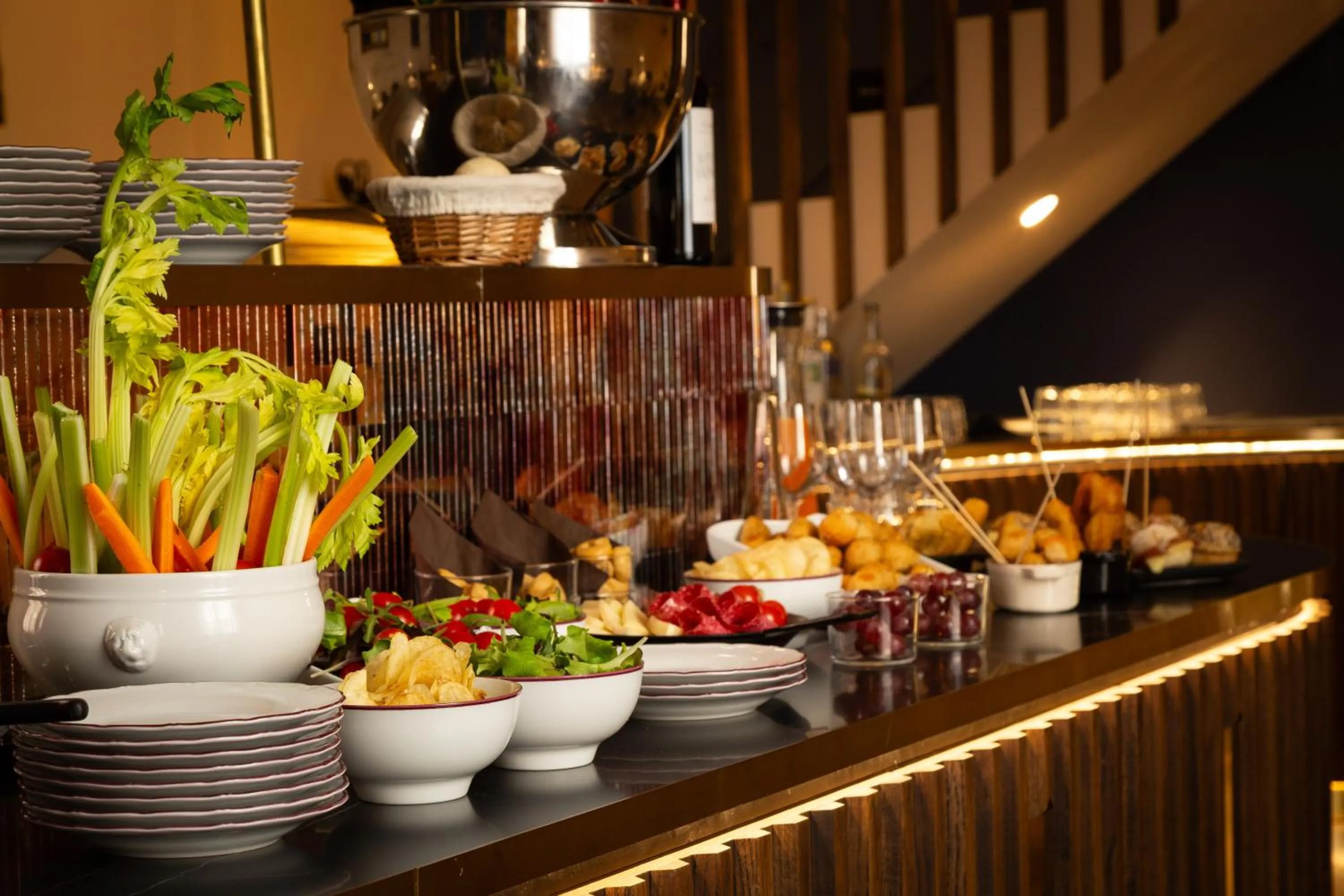 Restaurant/places to eat in Hotel Silla