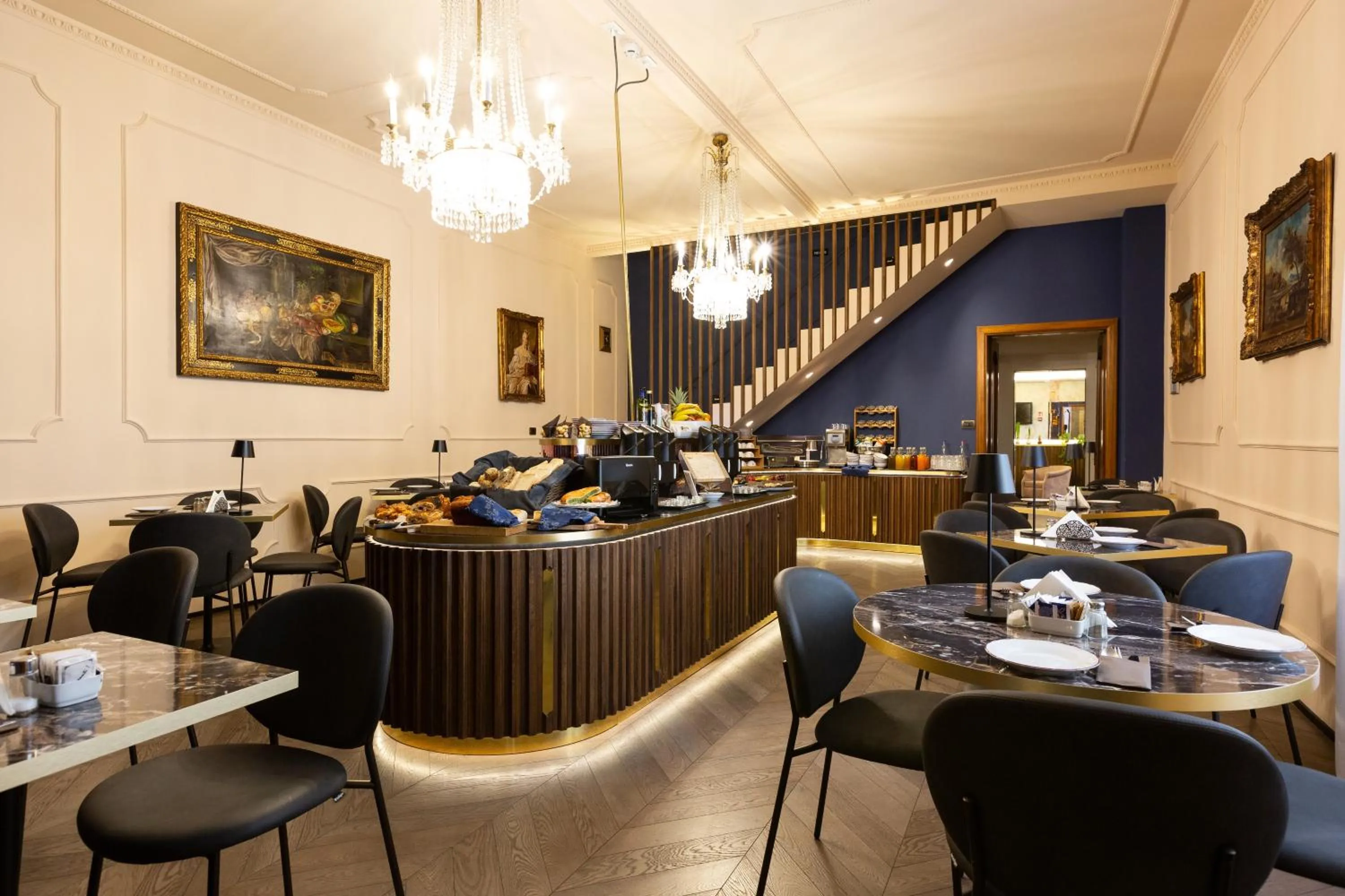 Restaurant/places to eat in Hotel Silla