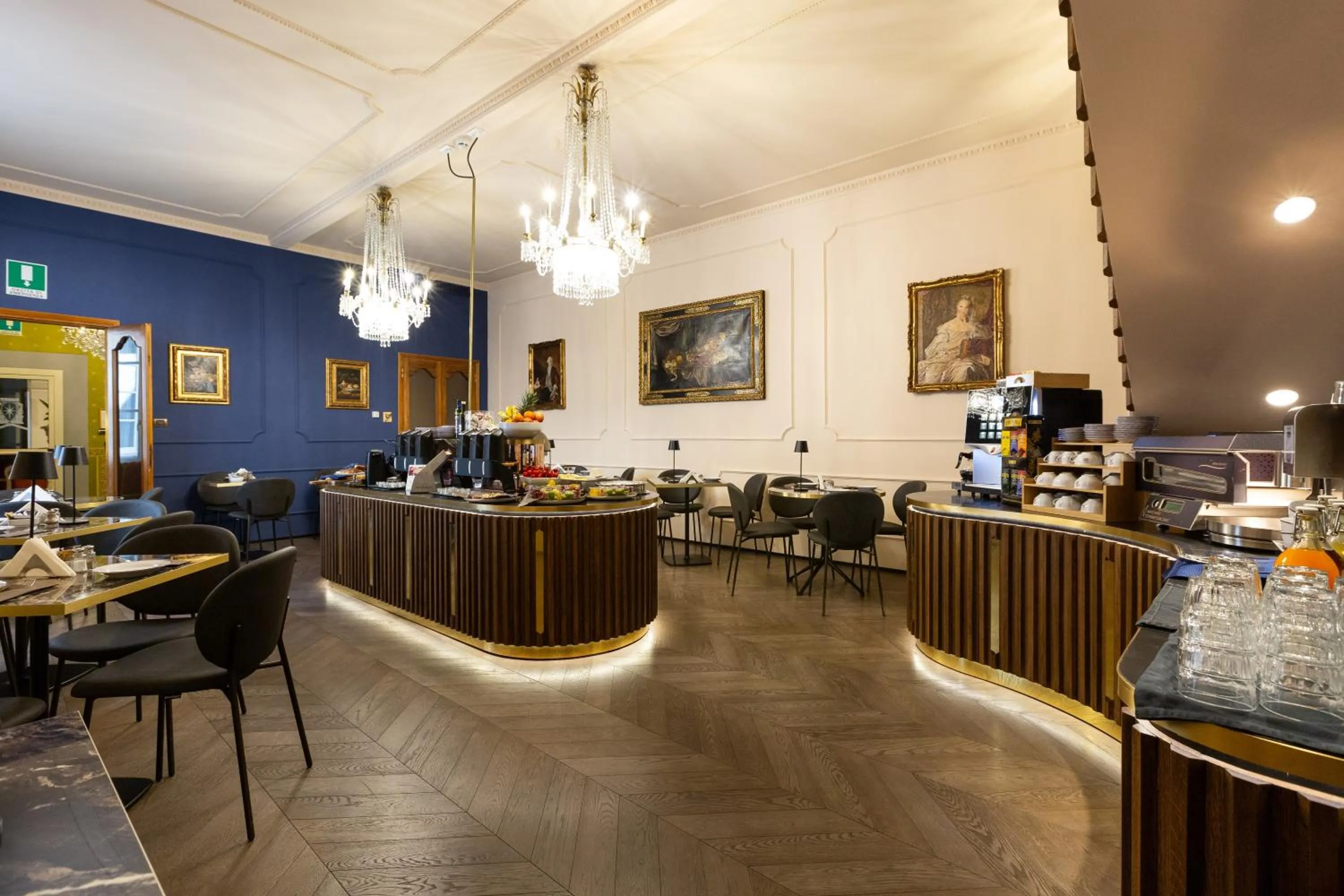 Restaurant/places to eat in Hotel Silla