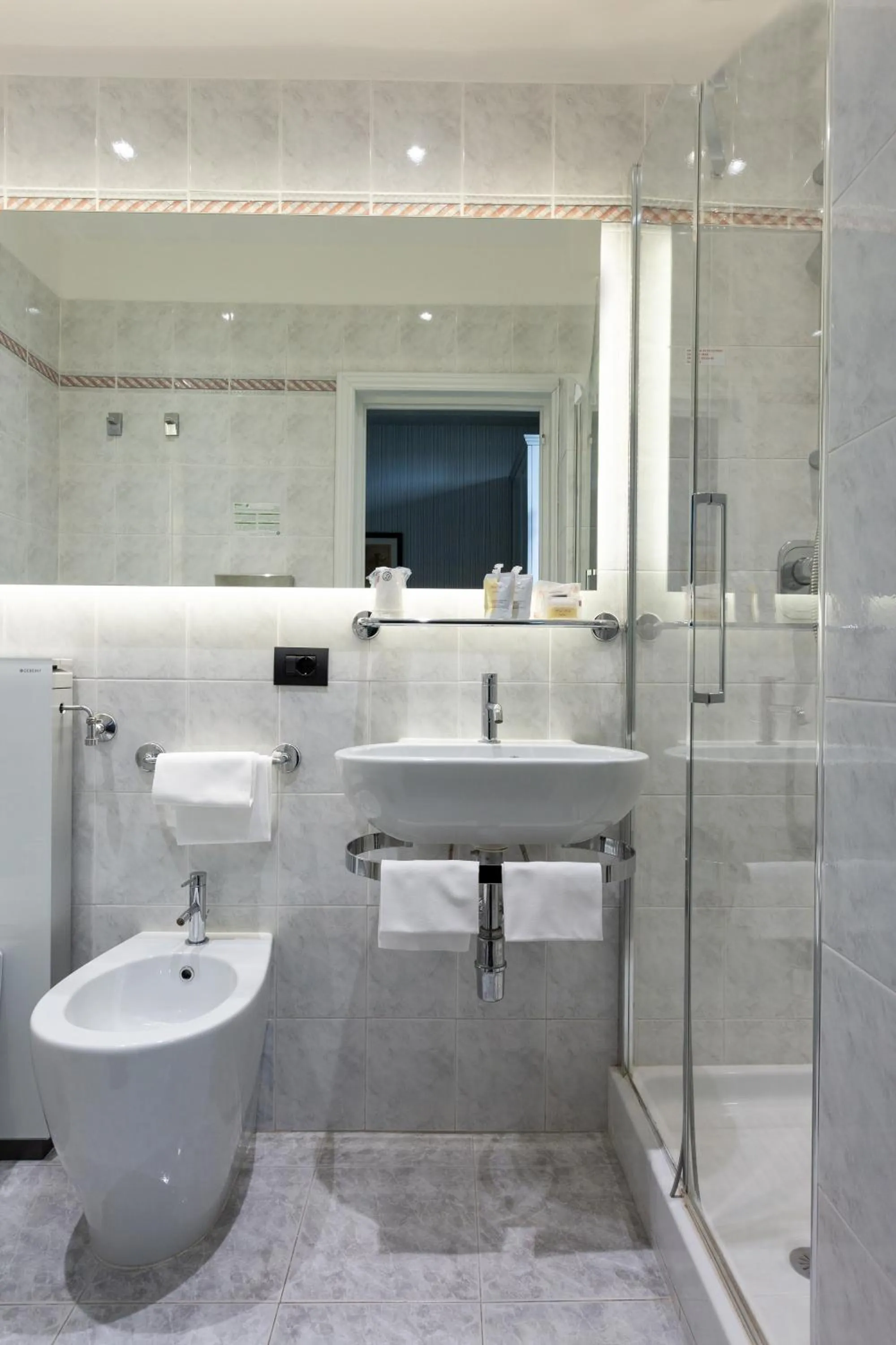 Shower in Hotel Silla