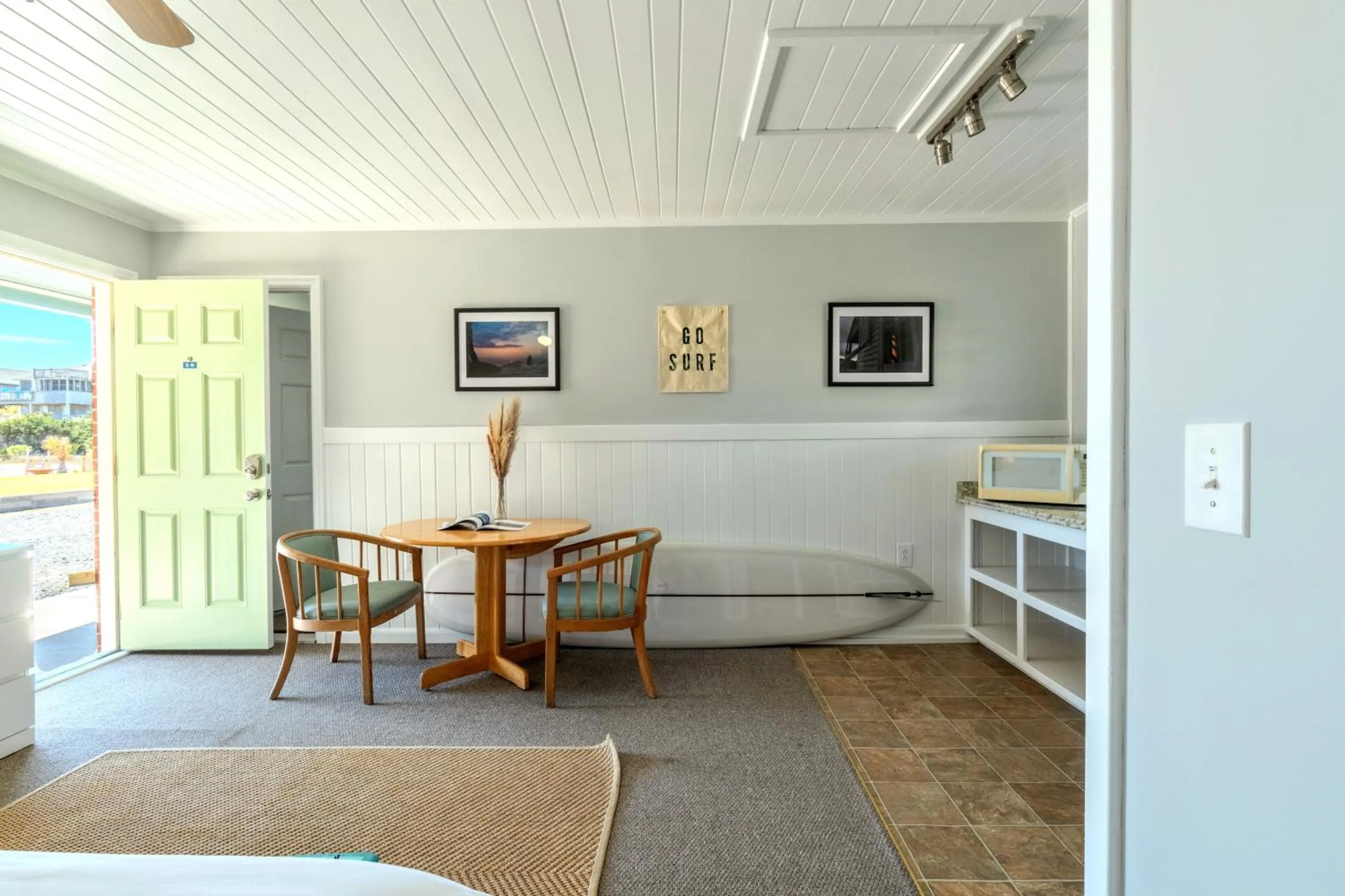 Photo of the whole room, Bed in Tower Circle Motel