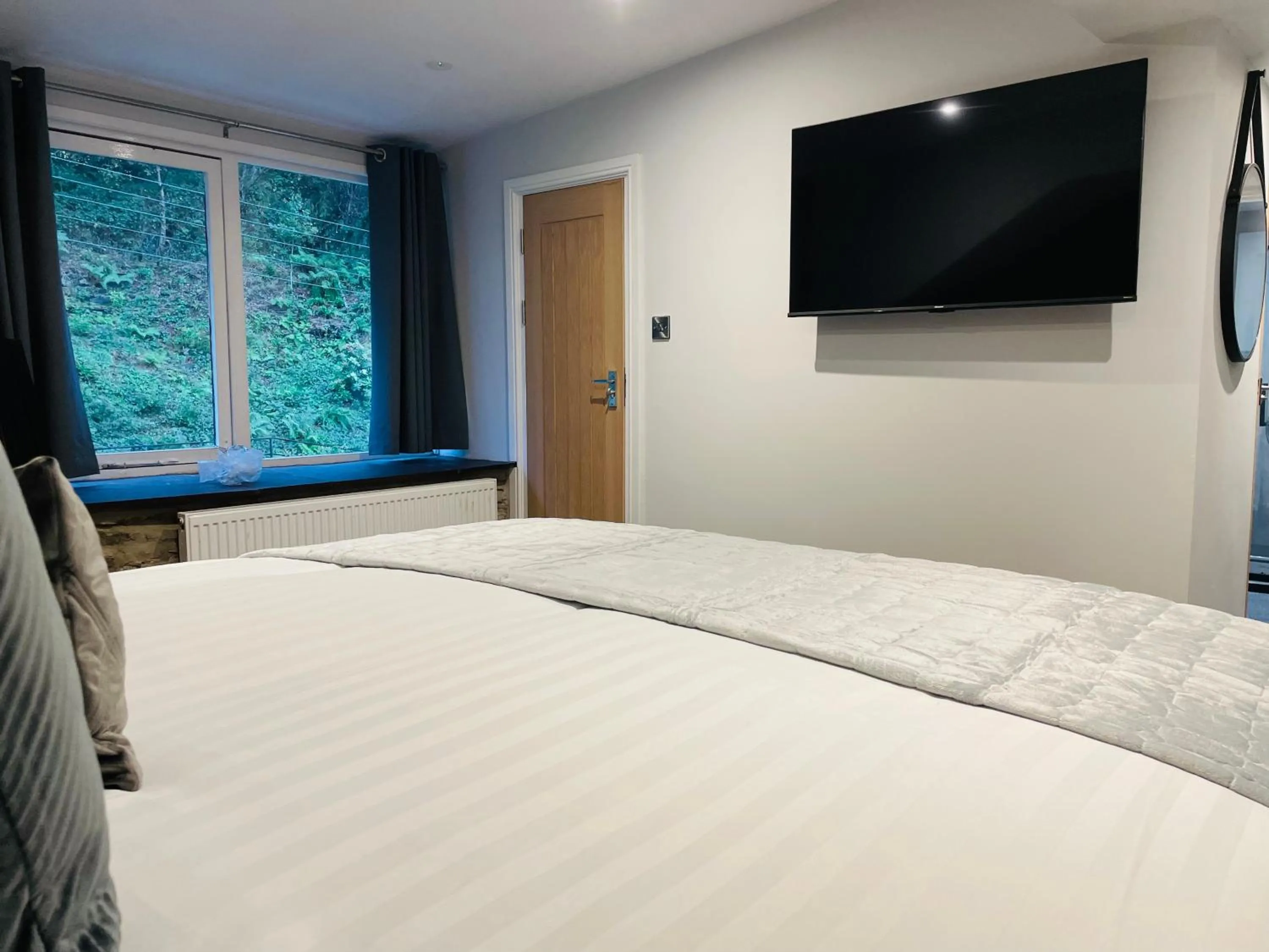 TV and multimedia, Bed in Prince Llewelyn Hotel