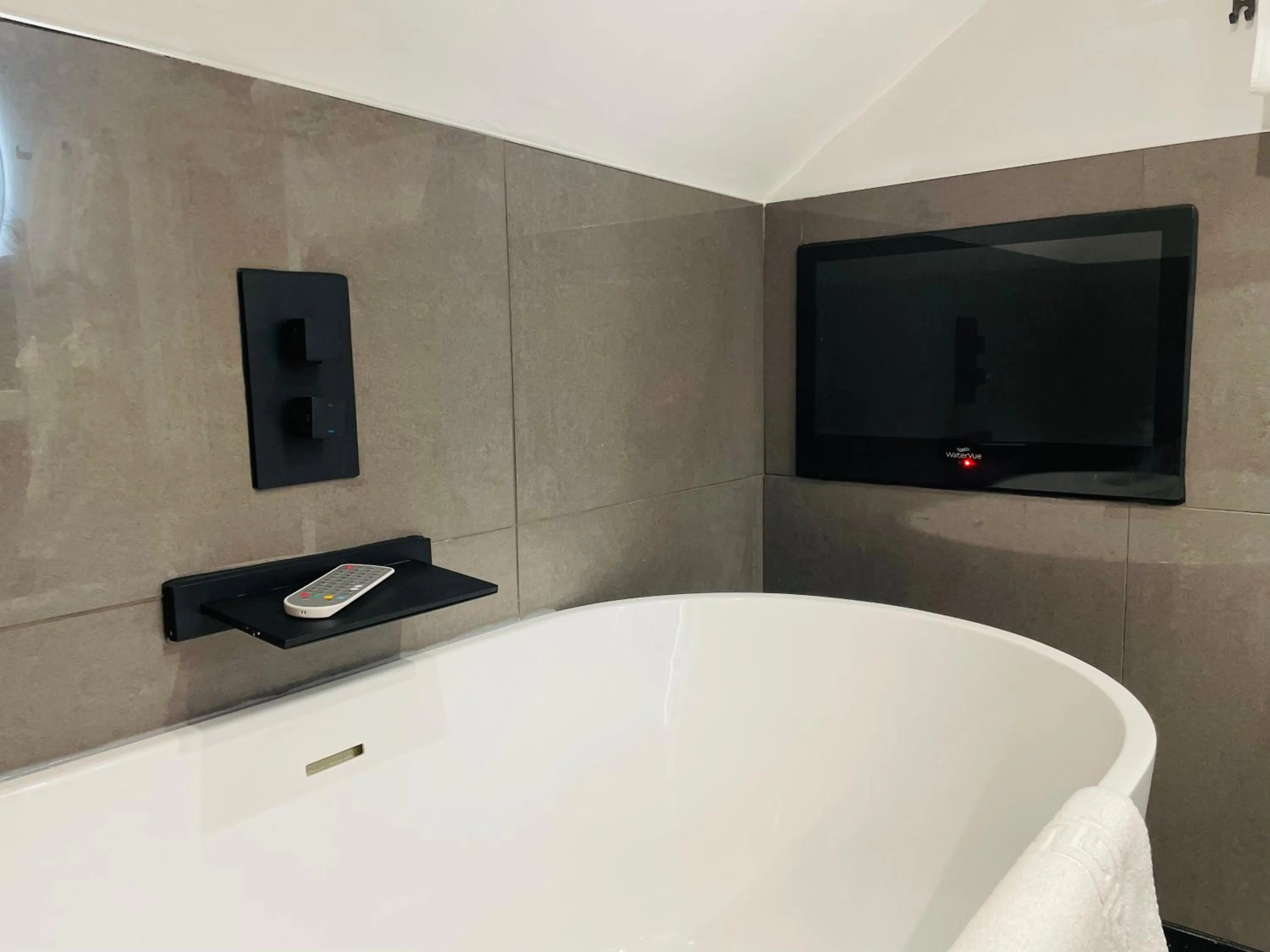 Bathroom in Prince Llewelyn Hotel