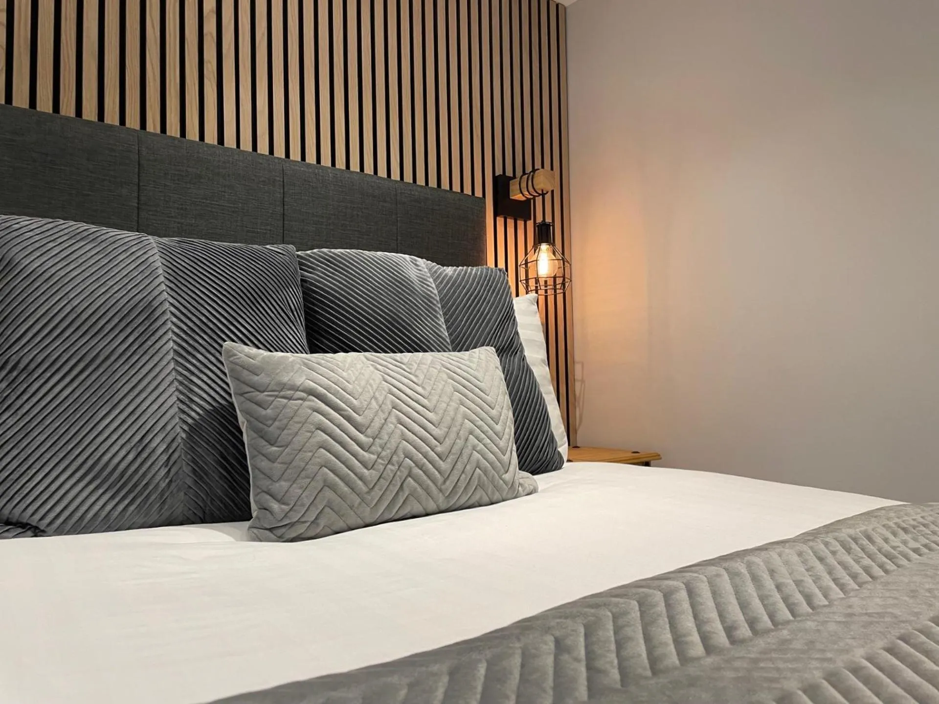 Bed in Prince Llewelyn Hotel