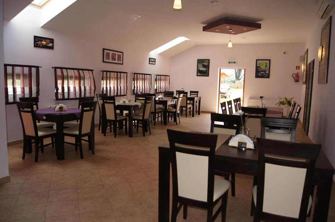 Lounge or bar in Motel-Restauracja Ballaton