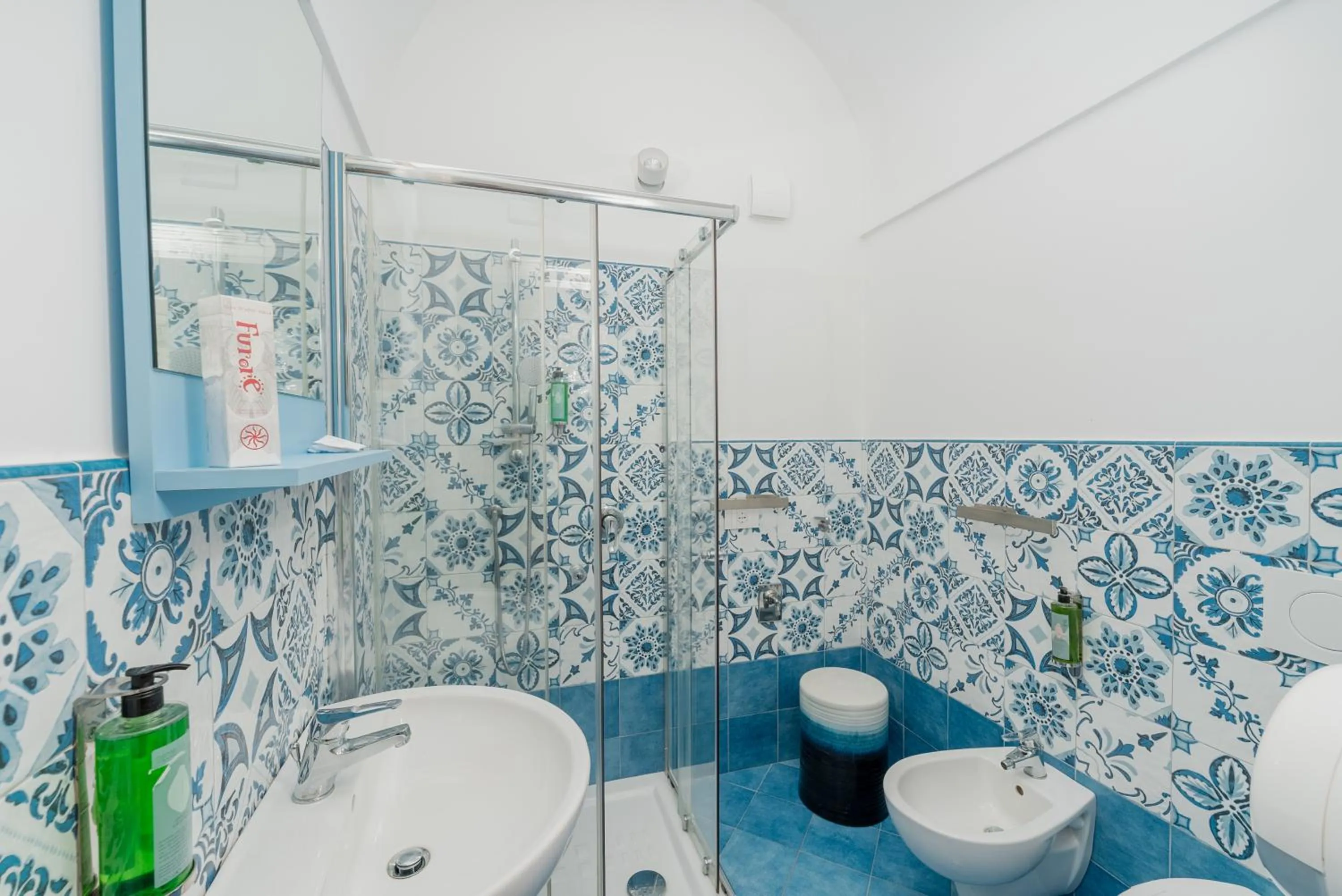 Shower in Albergo Diffuso Bacco Furore