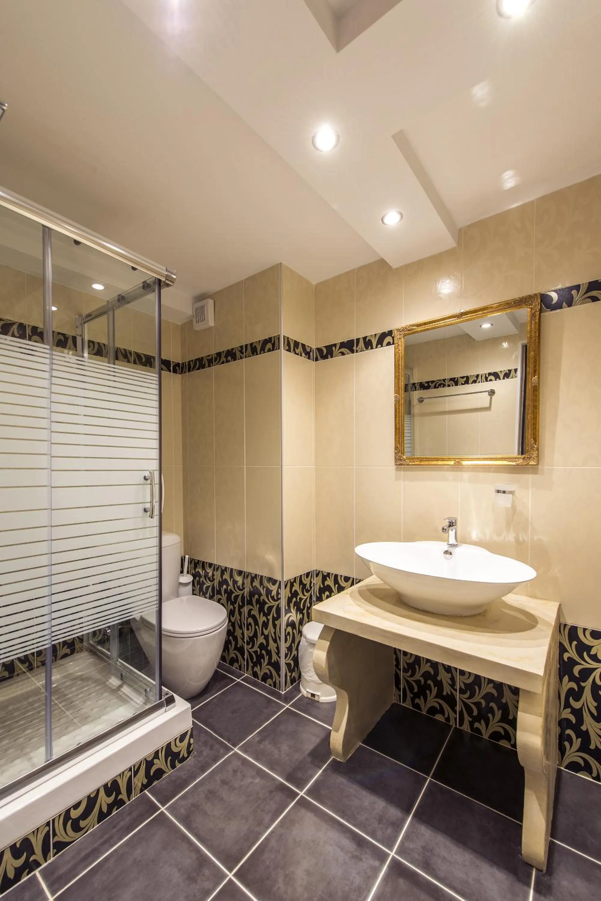 Bathroom in Pirofani