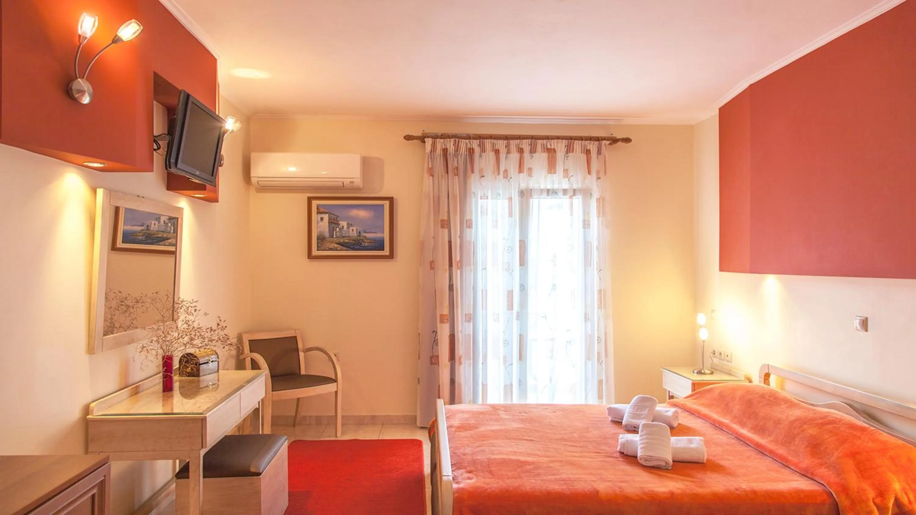 Photo of the whole room, Bed in Pirofani