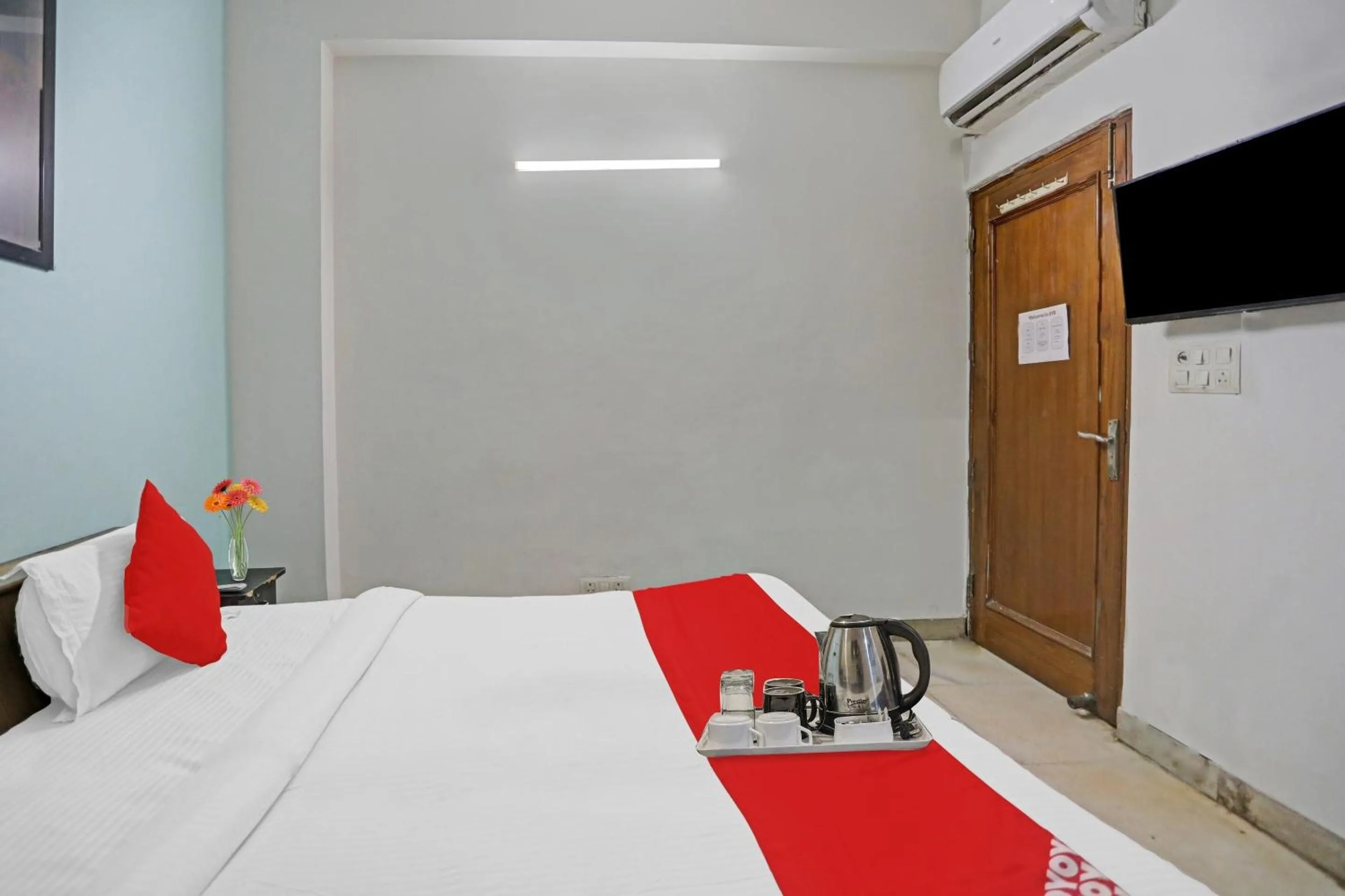 Bedroom, Bed in Hotel O Premium Stay Near Dlf Avenue Saket