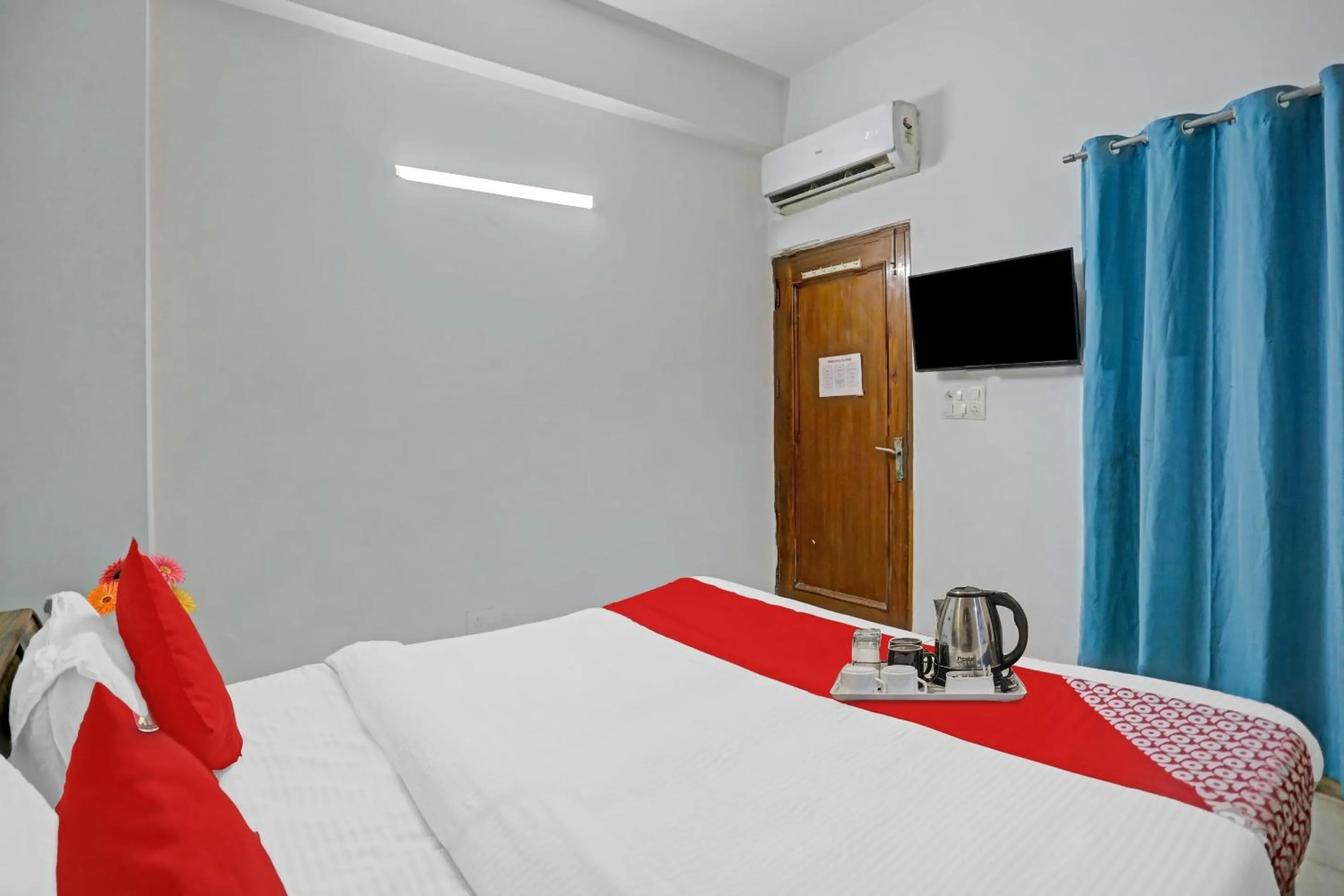 Bedroom, Bed in Hotel O Premium Stay Near Dlf Avenue Saket