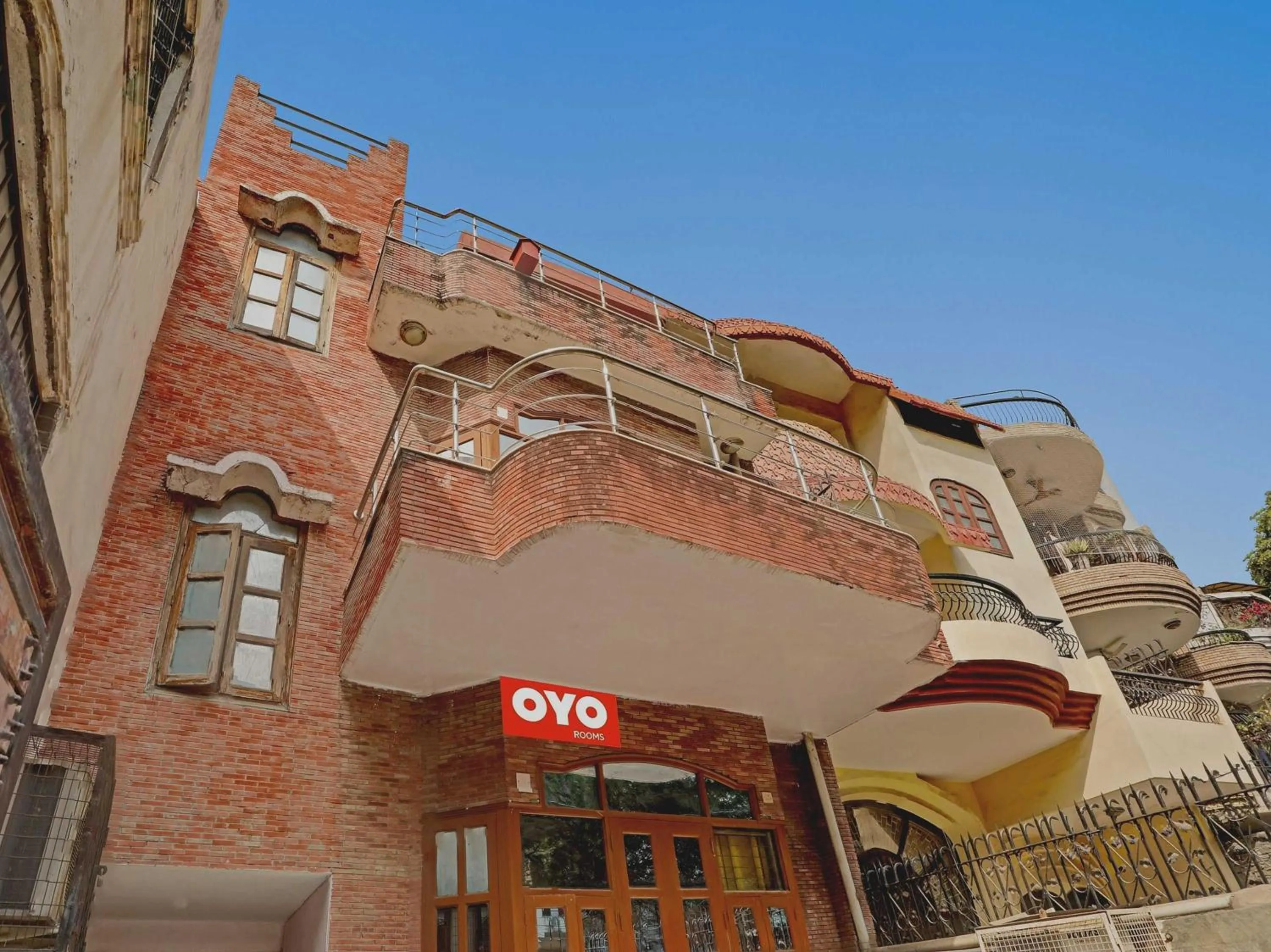 Facade/entrance in Hotel O Premium Stay Near Dlf Avenue Saket