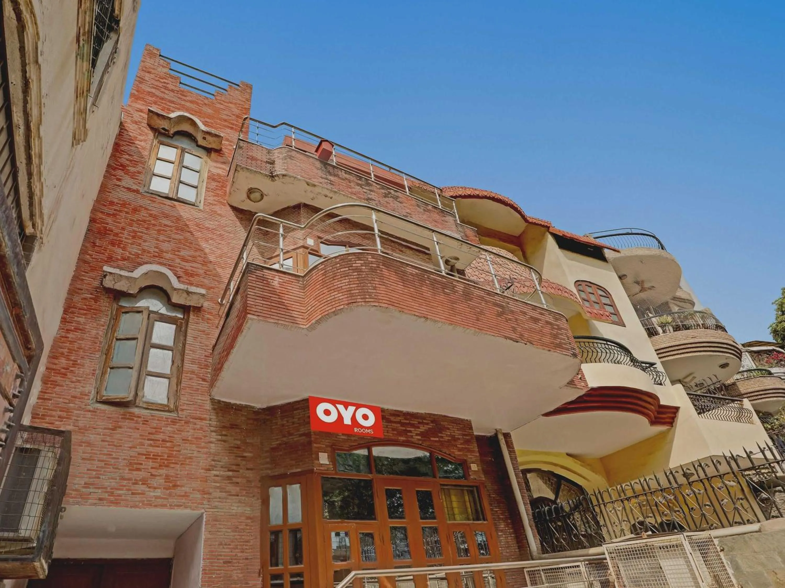 Facade/entrance in Hotel O Premium Stay Near Dlf Avenue Saket