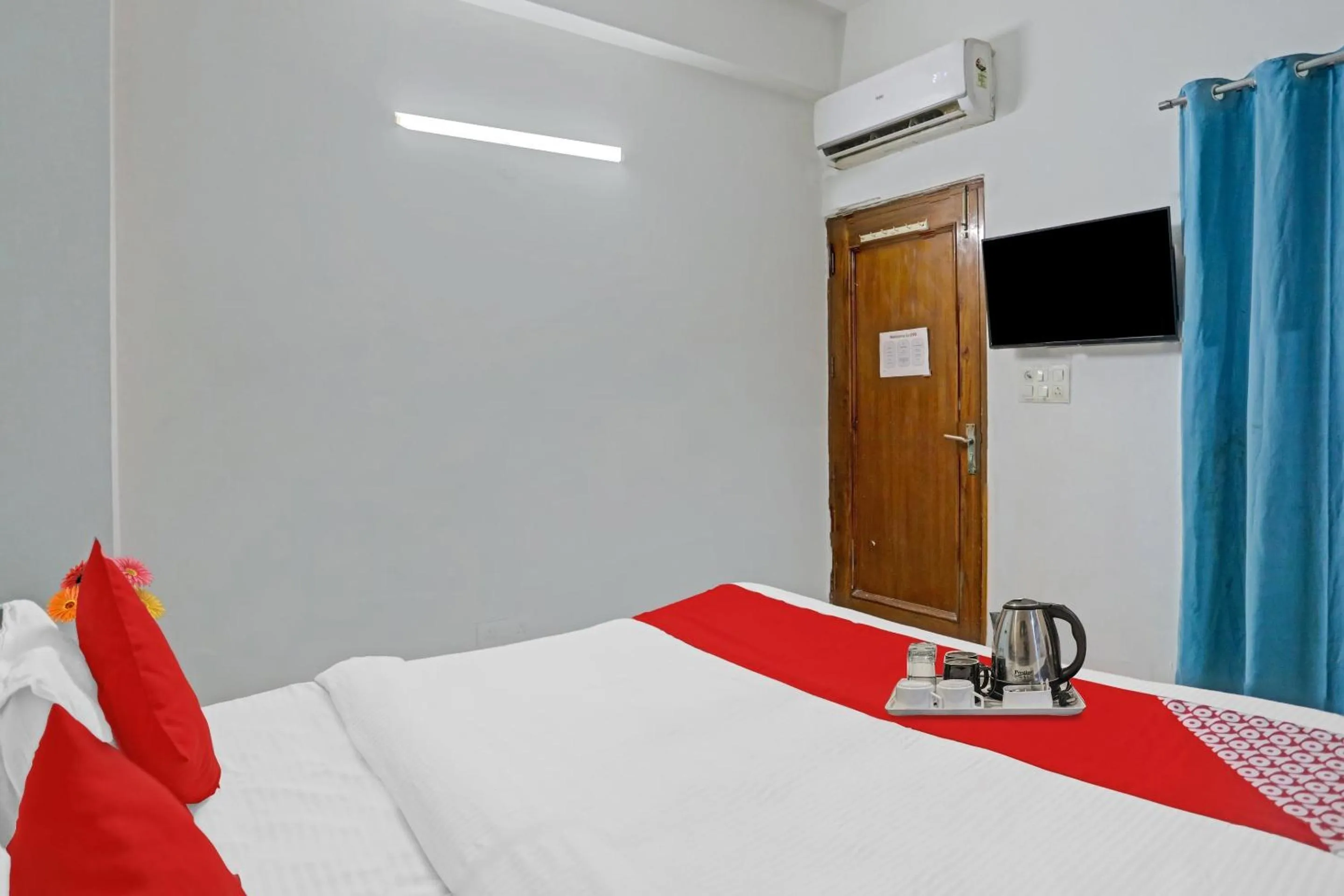 Bedroom, Bed in Hotel O Premium Stay Near Dlf Avenue Saket