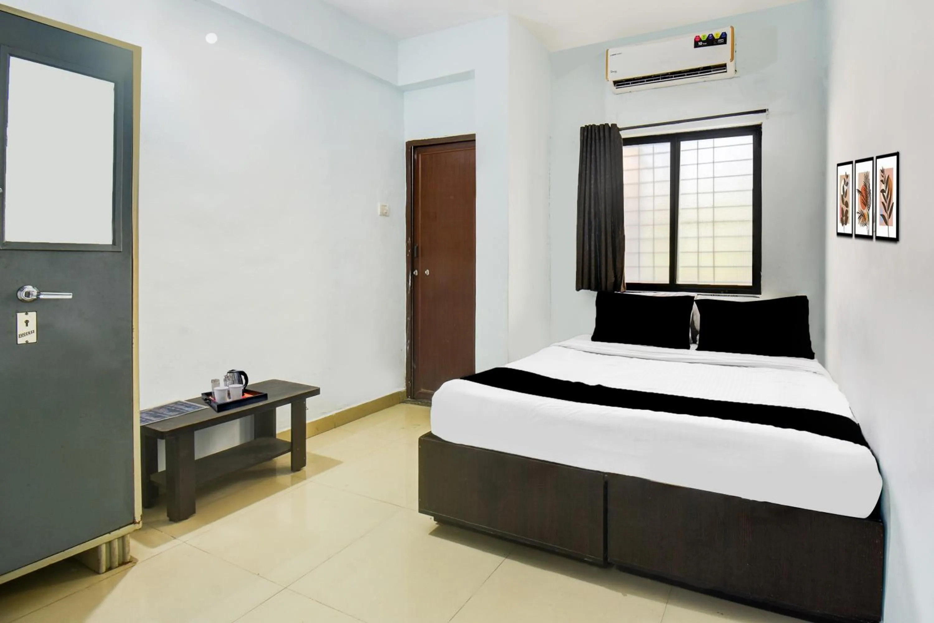 Bedroom, Bed in Super Hotel O Western Avenue Pune Formerly Happy Stay
