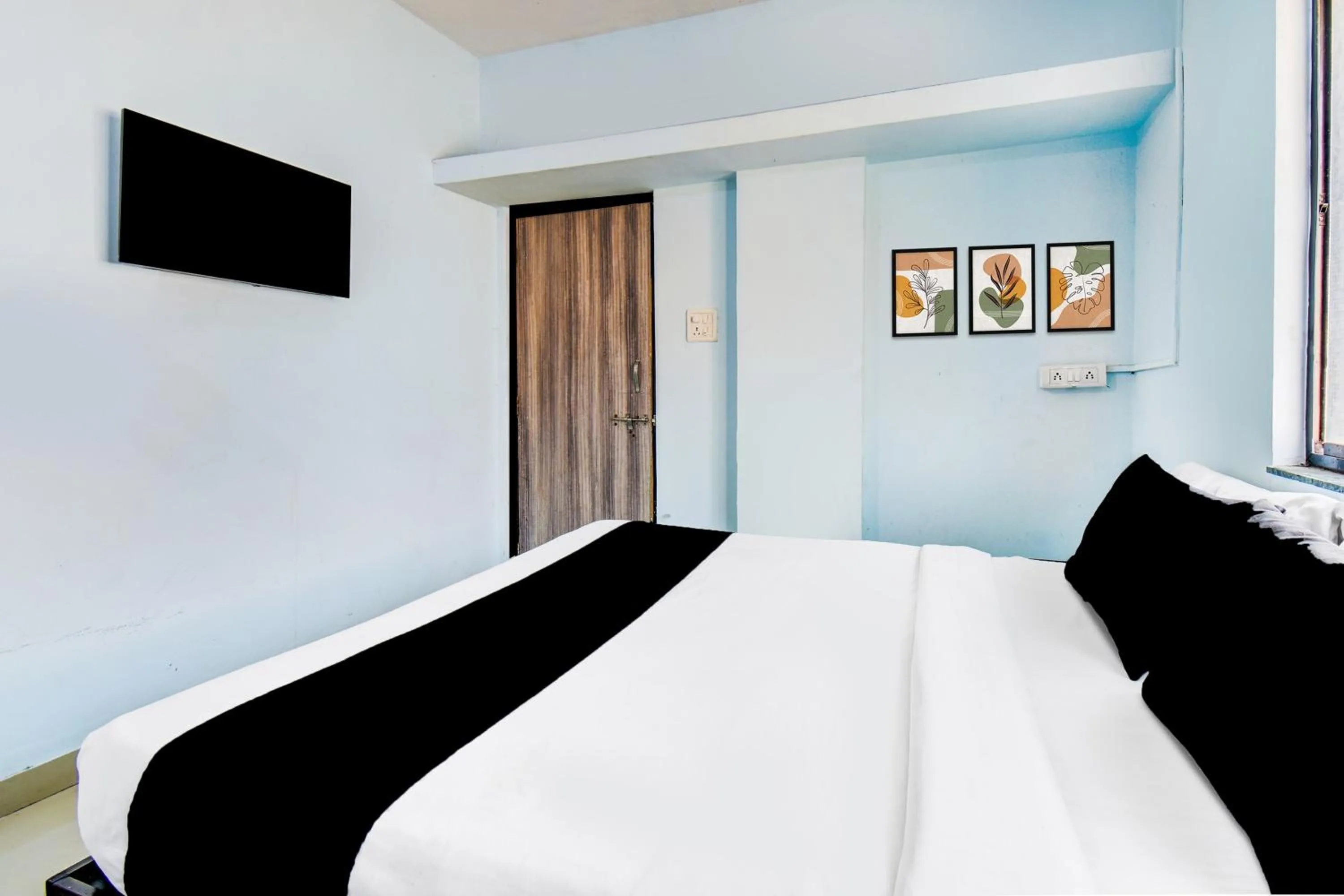 Bedroom, Bed in Super Hotel O Western Avenue Pune Formerly Happy Stay