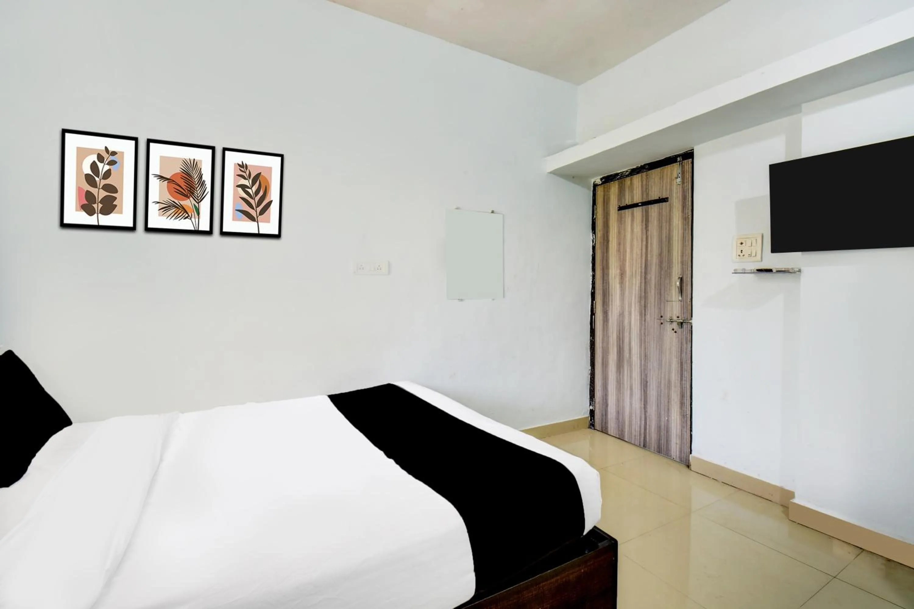 Bedroom, Bed in Super Hotel O Western Avenue Pune Formerly Happy Stay